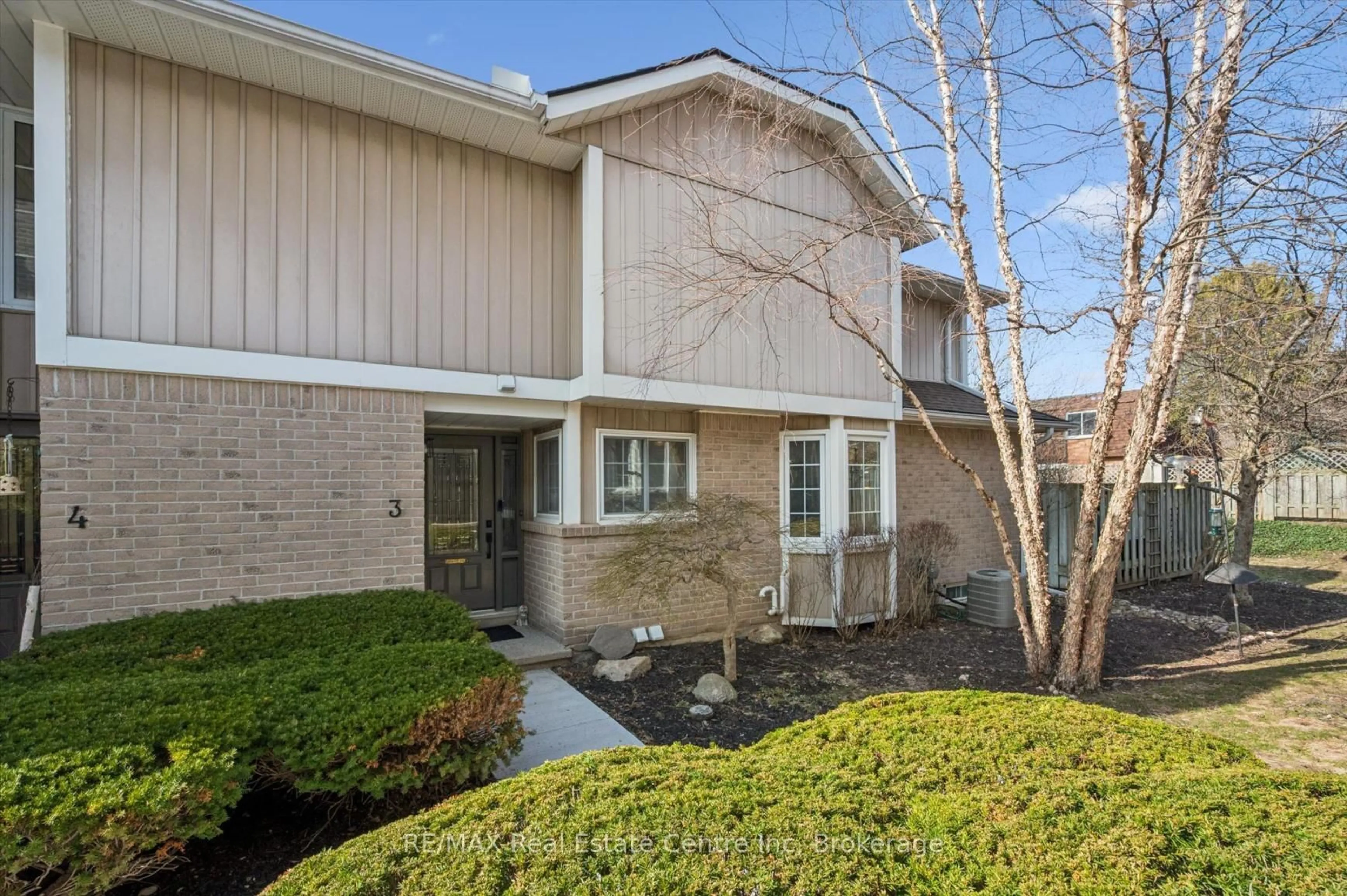 Patio, street for 106 WOODLAWN Rd #3, Guelph Ontario N1E 1B7