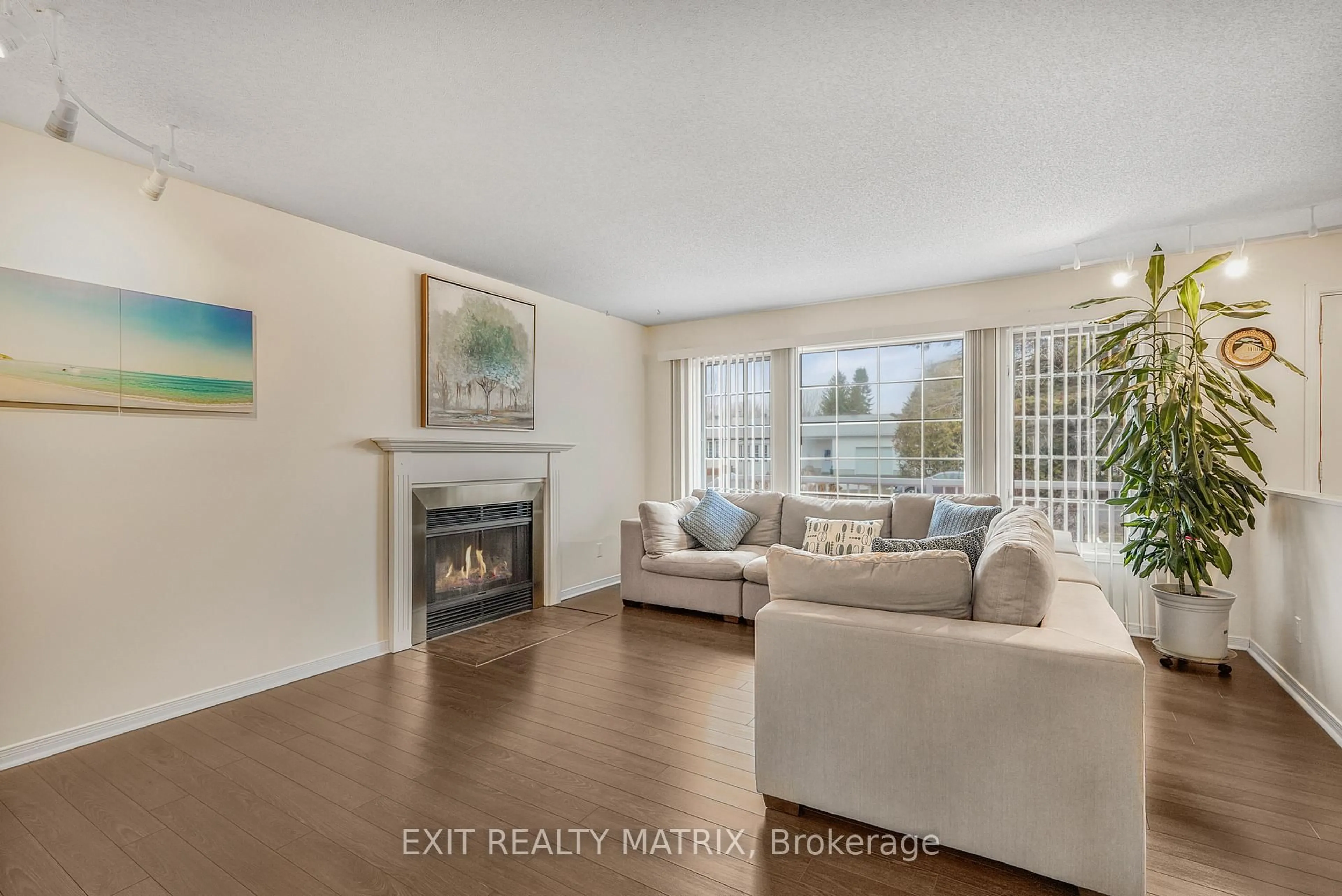 Living room with furniture, unknown for 6454 Waterbury Lane, North Gower Ontario K0A 2T0