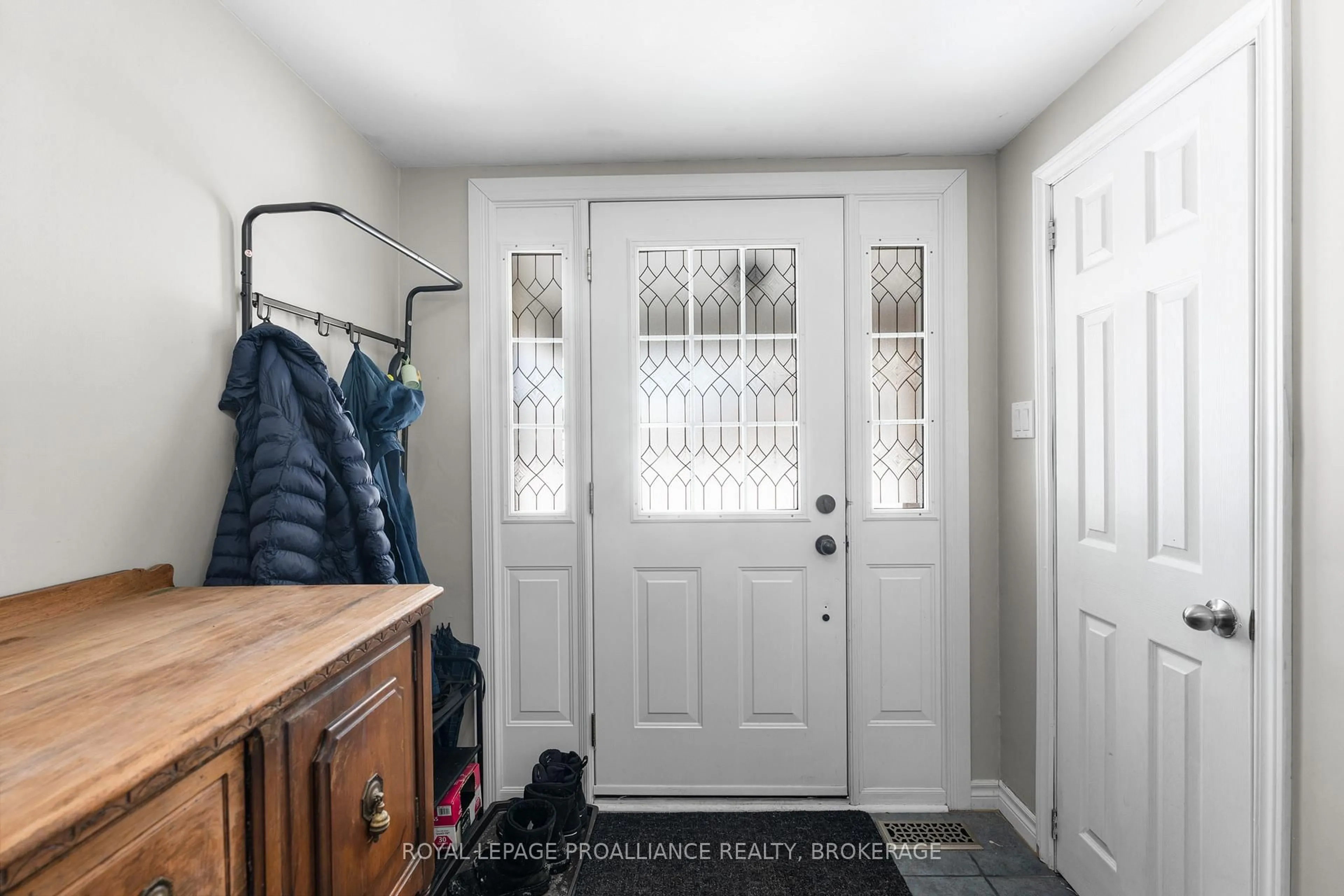 Indoor entryway for 296 Olympus Ave, Kingston Ontario K7M 4T9