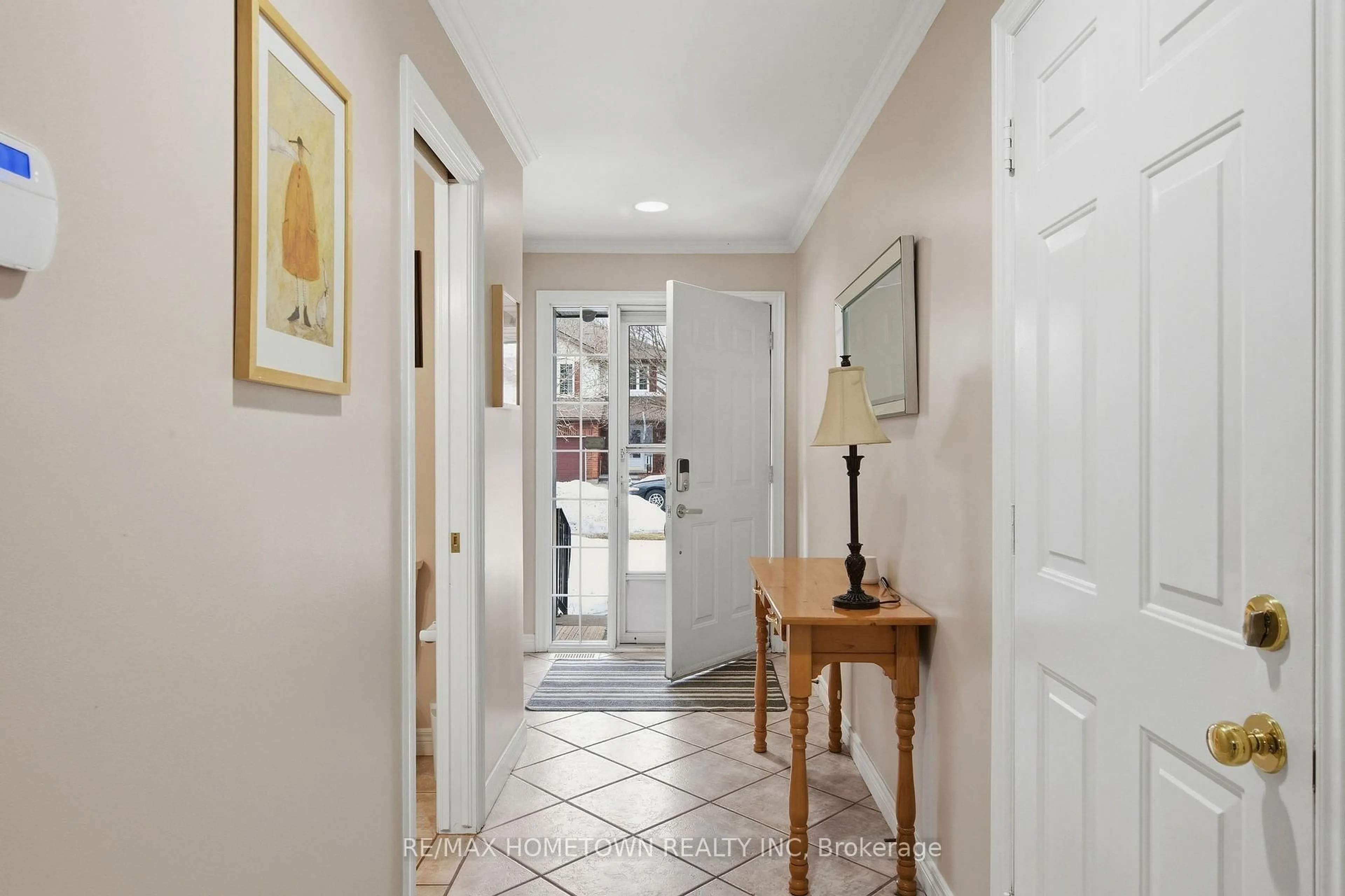 Indoor entryway for 125 Butlers Cres, Brockville Ontario K6V 7K8