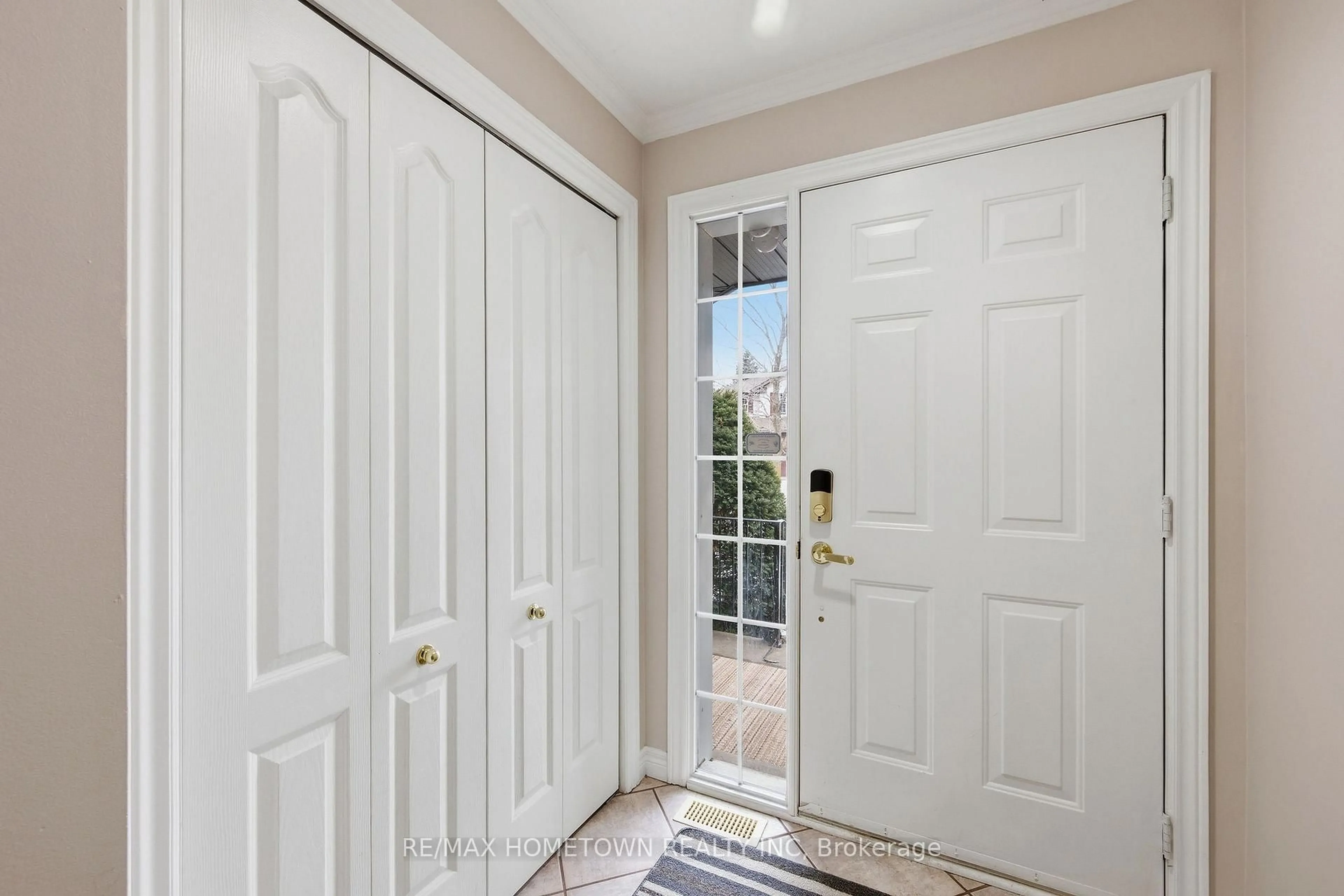 Indoor entryway for 125 Butlers Cres, Brockville Ontario K6V 7K8