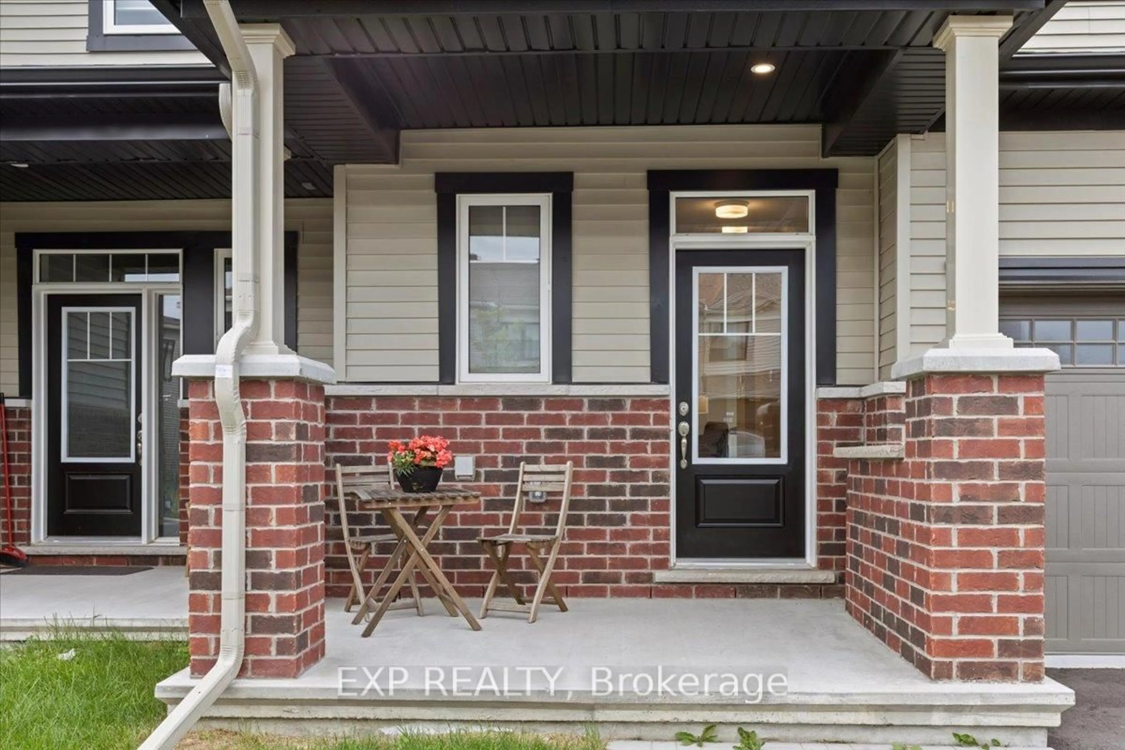 Indoor entryway for 52 Kindred Row, Ottawa Ontario K2S 3A1