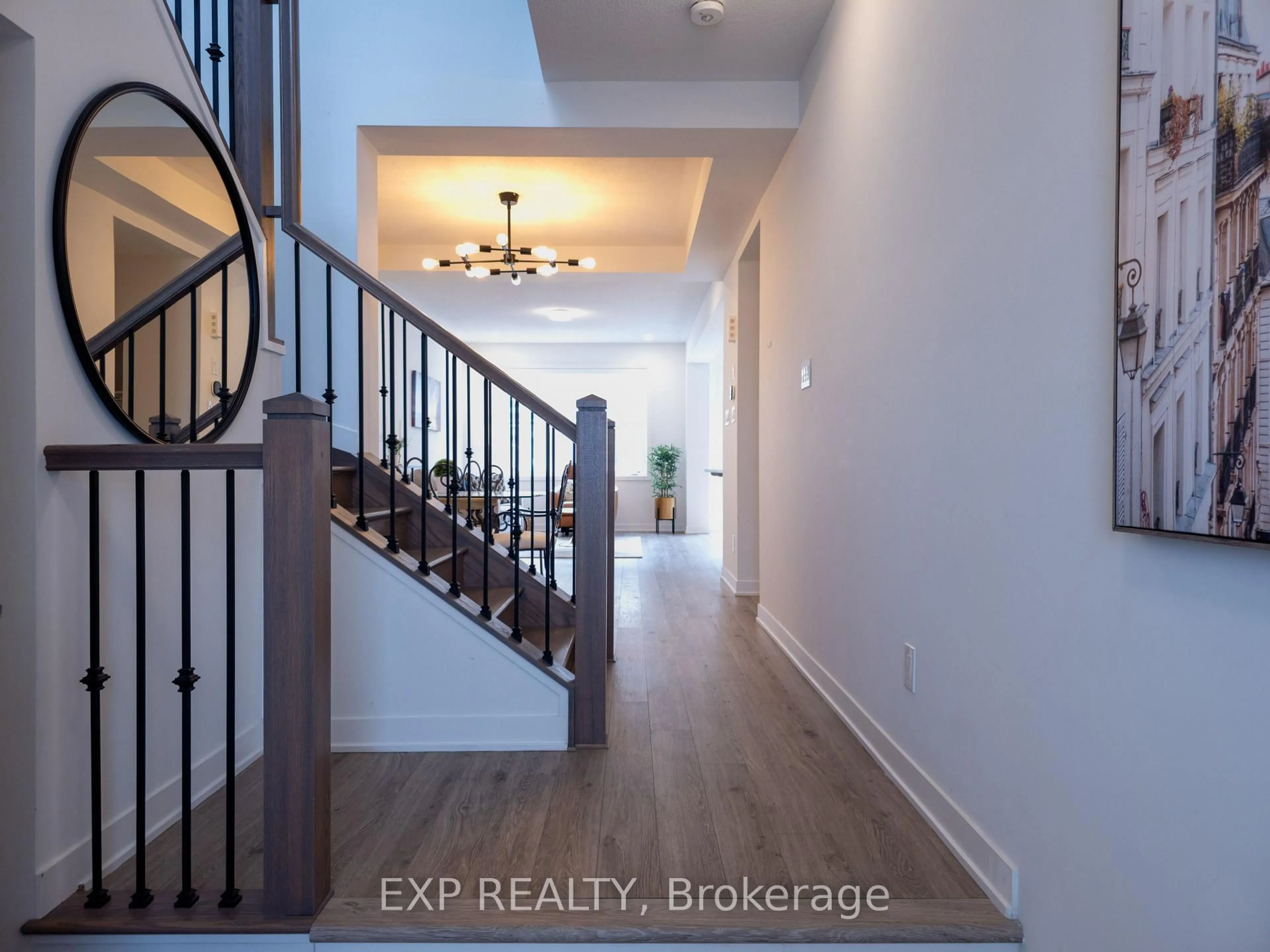 Indoor entryway for 52 Kindred Row, Ottawa Ontario K2S 3A1