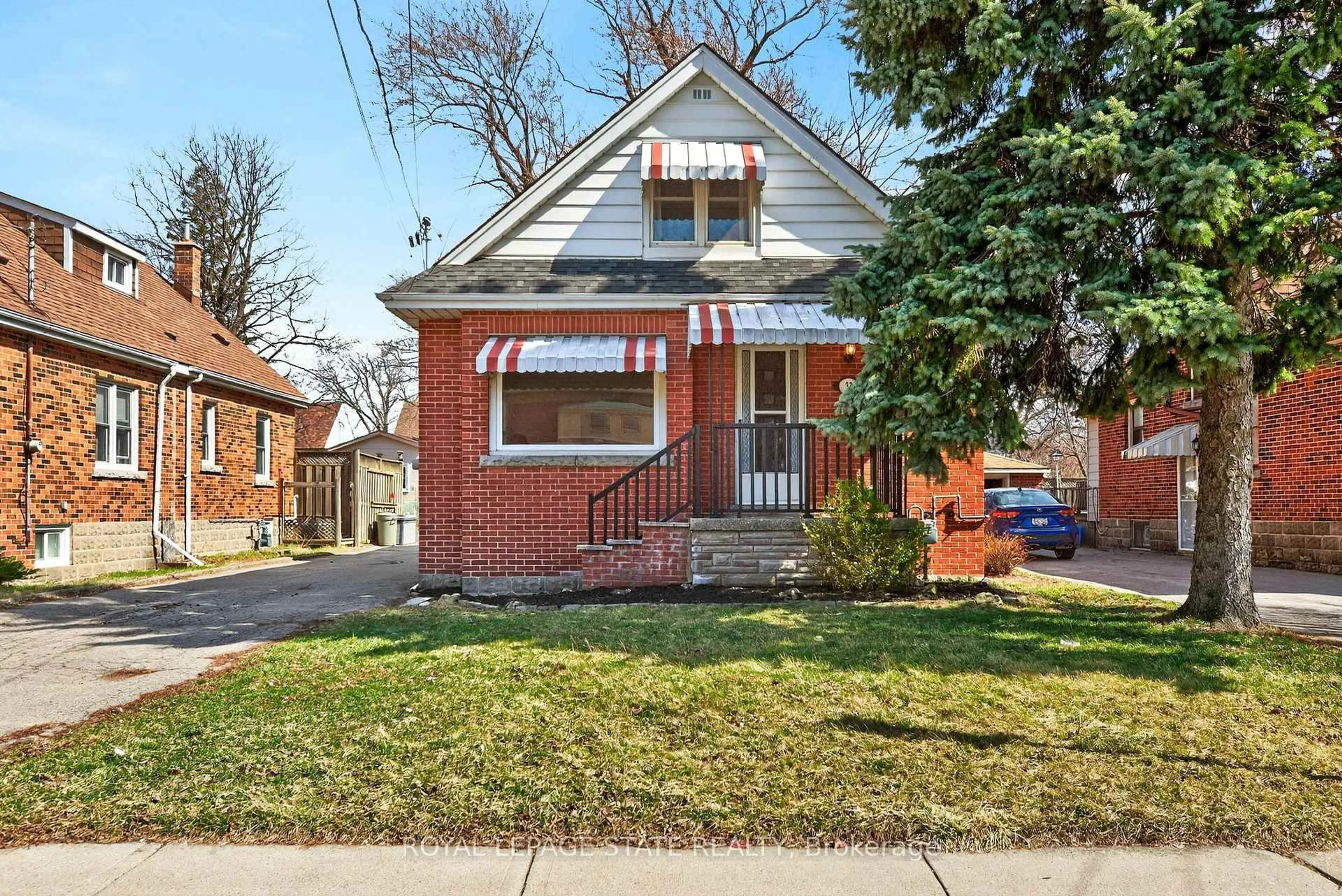 Home with brick exterior material, street for 33 East 34th St, Hamilton Ontario L8V 3W2