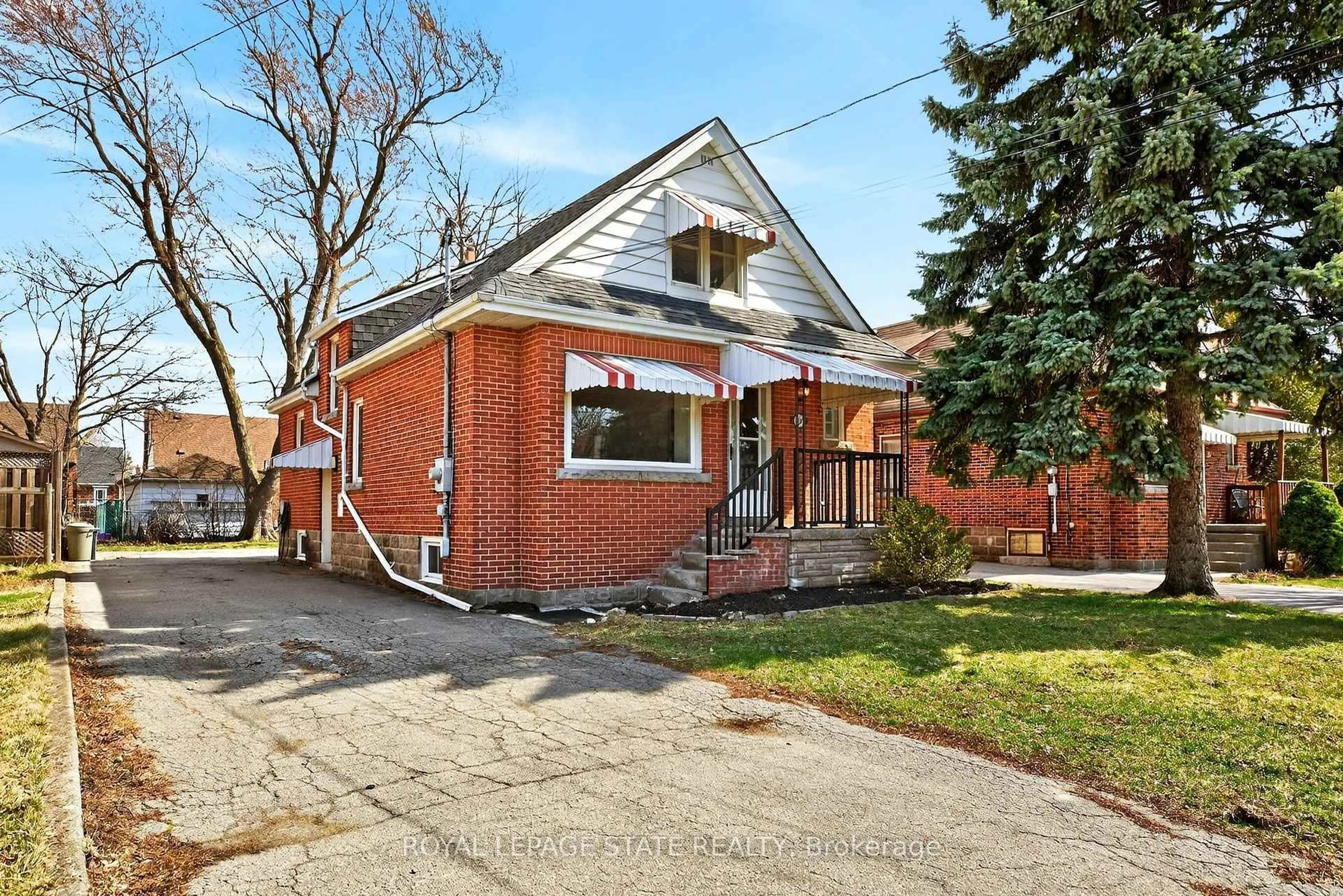 Home with brick exterior material, street for 33 East 34th St, Hamilton Ontario L8V 3W2