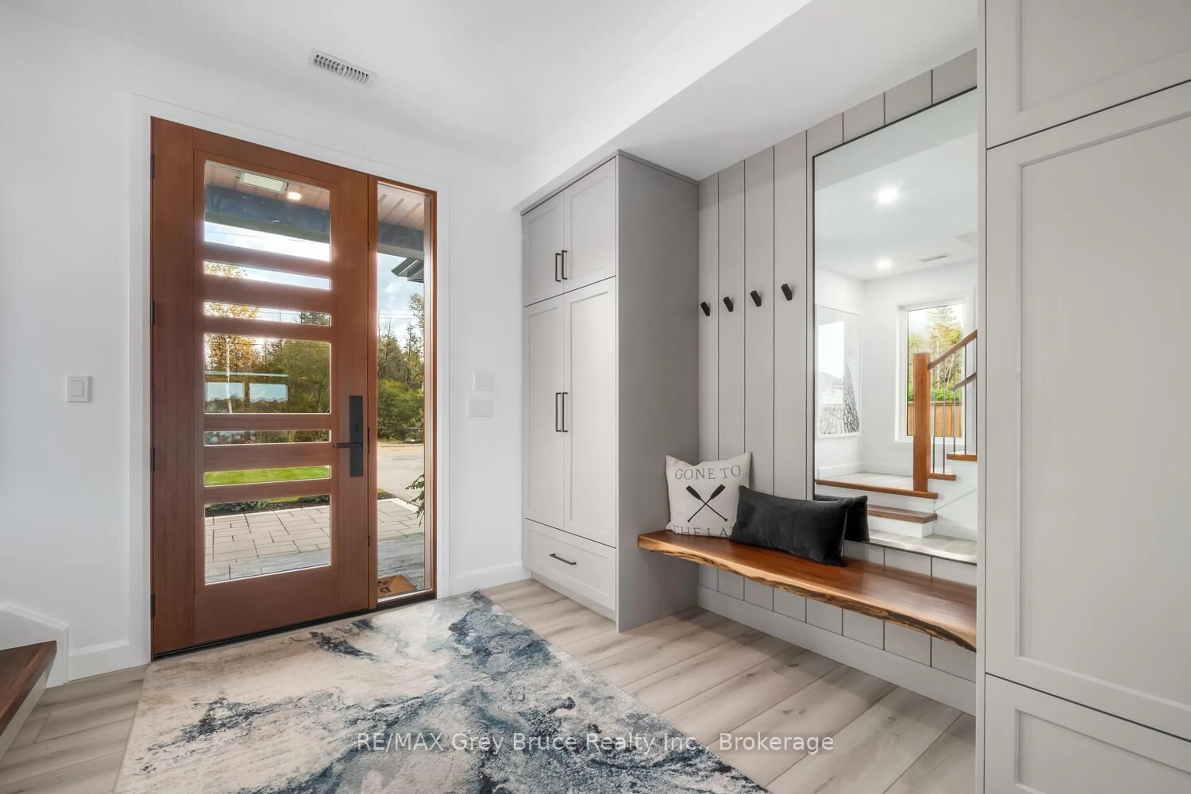 Indoor entryway for 166 country side Dr, Chatsworth Ontario N0H 1G0