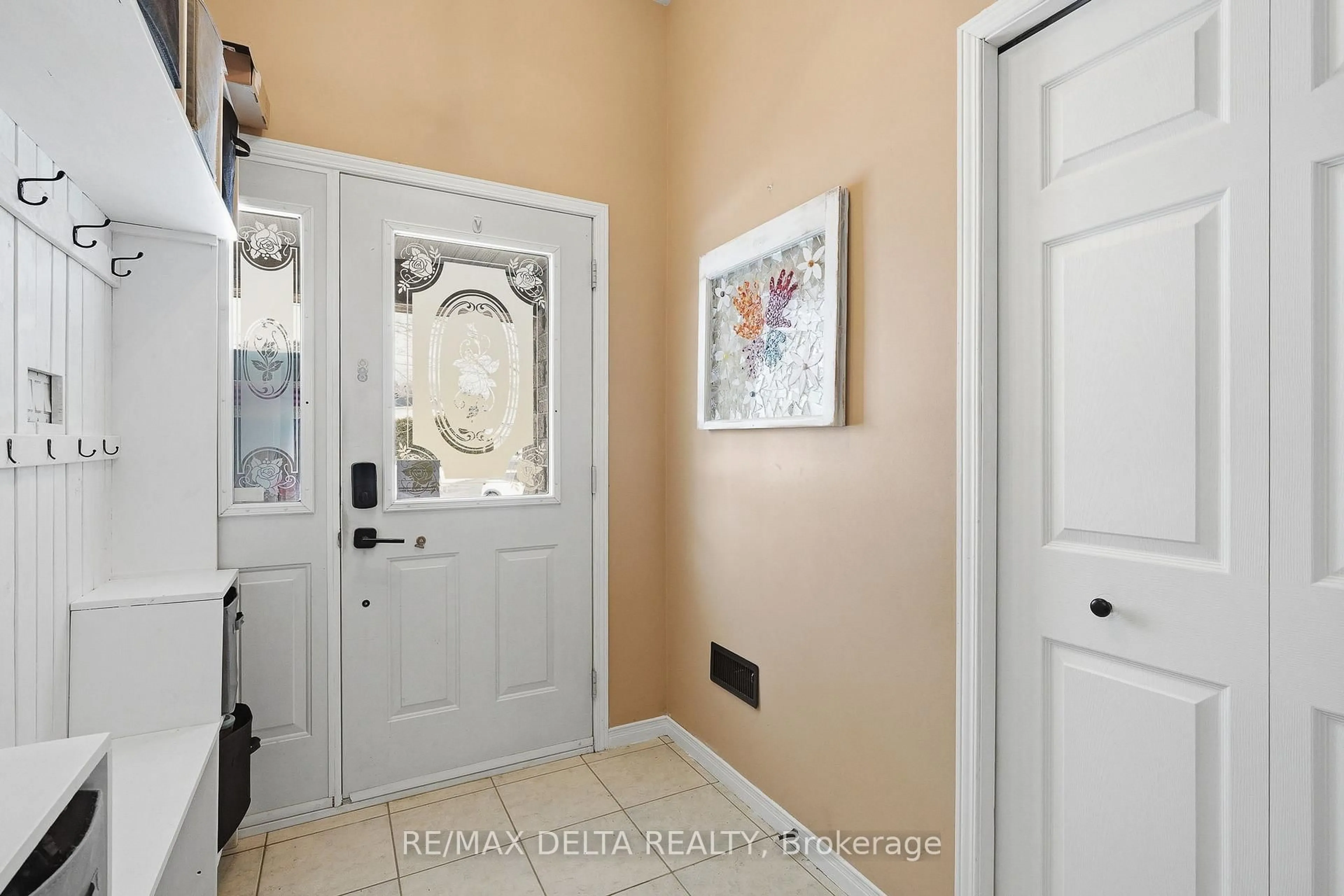 Indoor entryway for 677 Ste Marie St, Casselman Ontario K0A 1M0