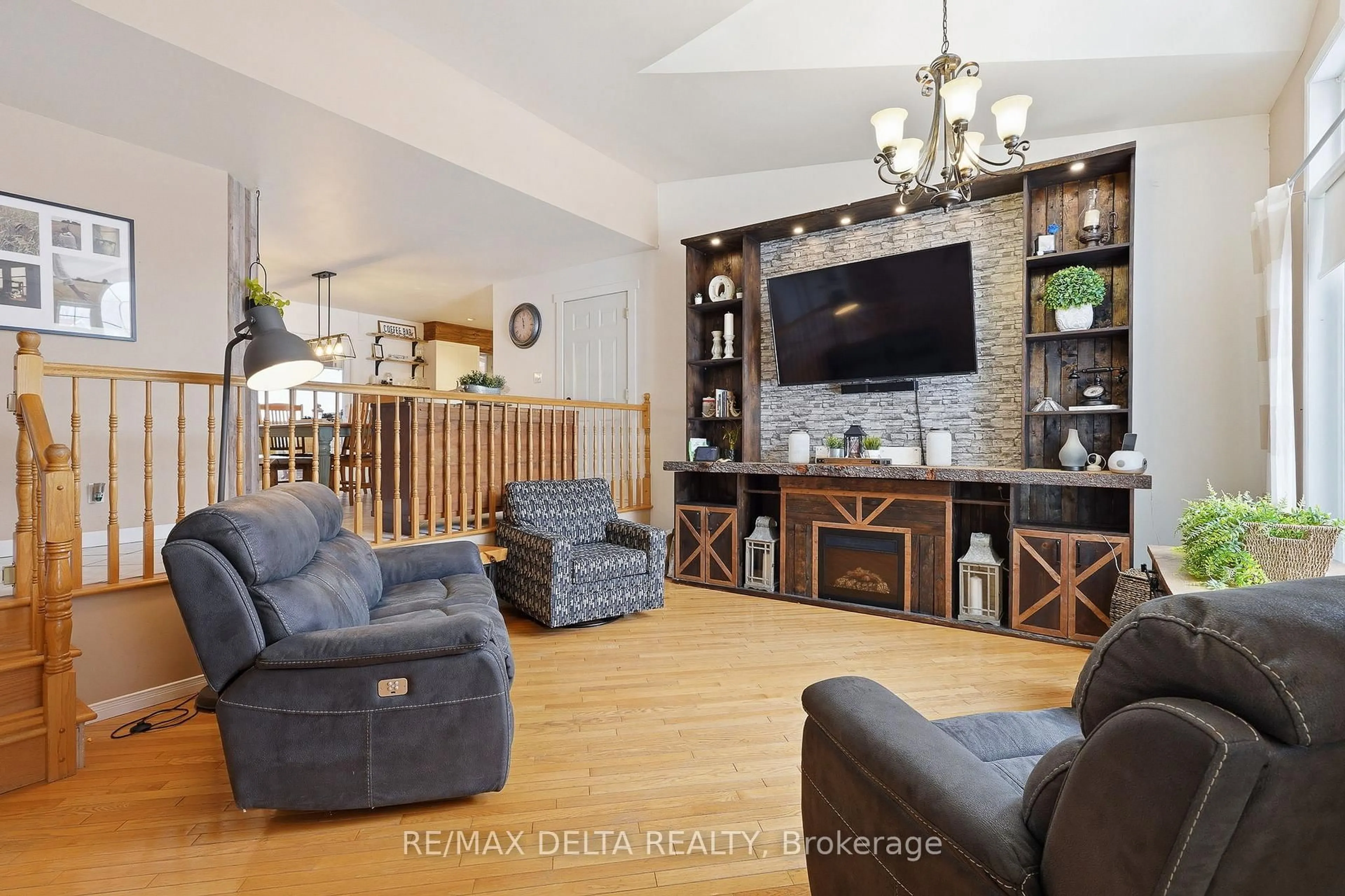 Living room with furniture, wood/laminate floor for 677 Ste Marie St, Casselman Ontario K0A 1M0