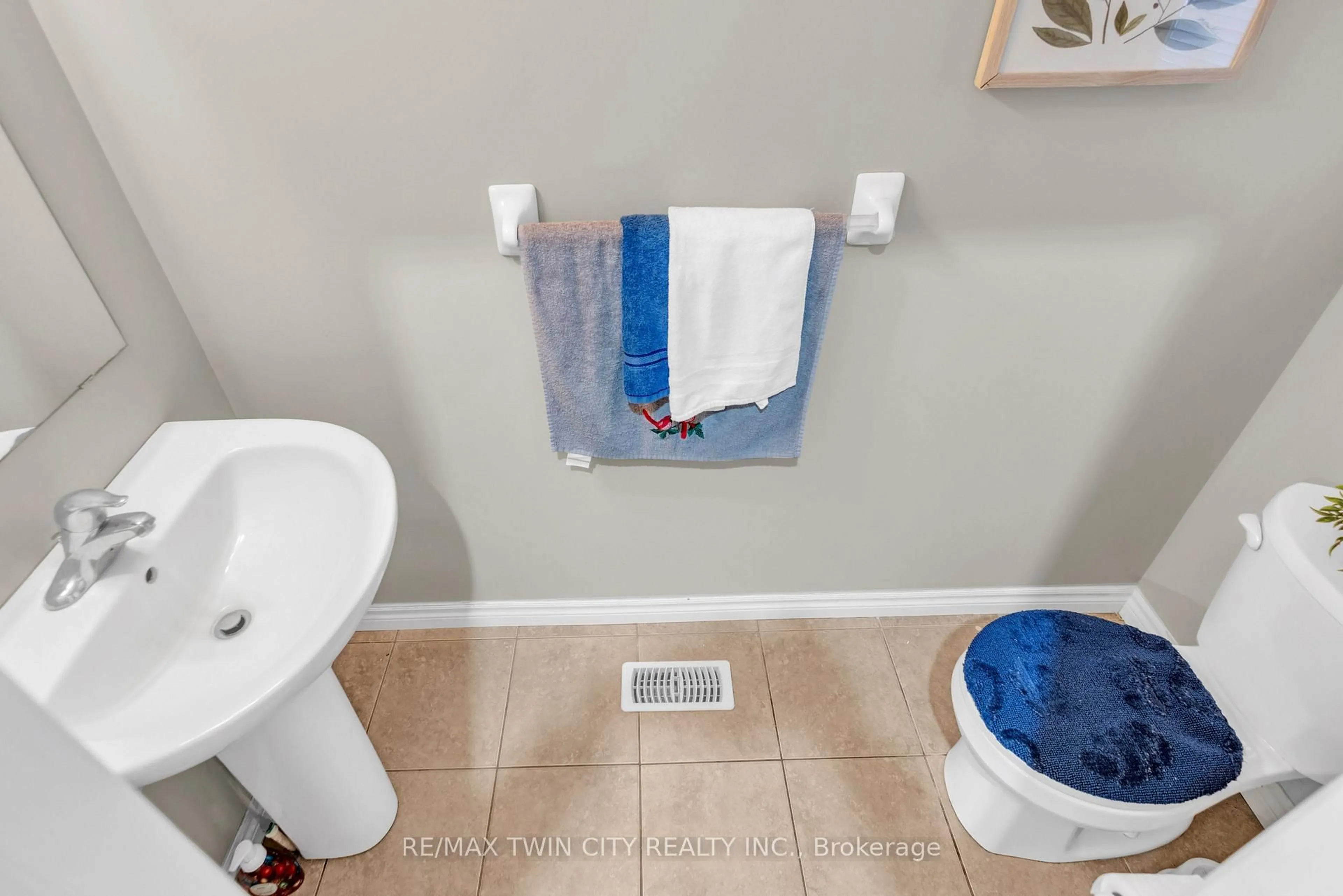 Standard bathroom, ceramic/tile floor for 75 Stillwater Street Dr, Kitchener Ontario N2A 4M4