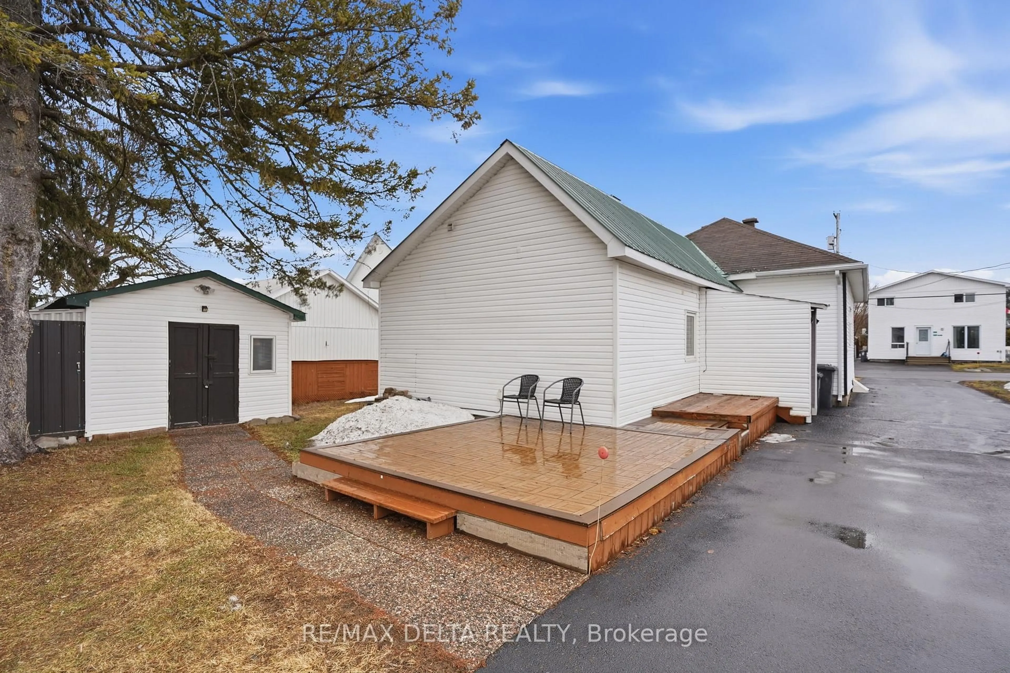 A pic from outside/outdoor area/front of a property/back of a property/a pic from drone, street for 474 Telegraph Rd, Alfred and Plantagenet Ontario K0B 1A0