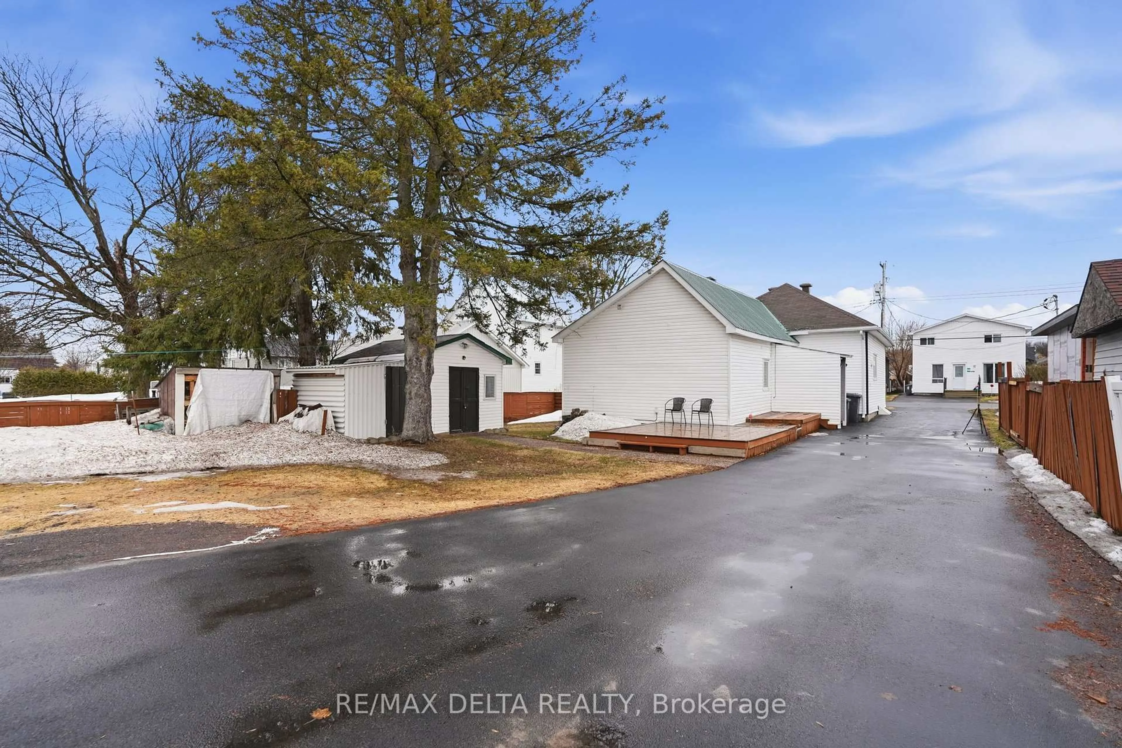 A pic from outside/outdoor area/front of a property/back of a property/a pic from drone, street for 474 Telegraph Rd, Alfred and Plantagenet Ontario K0B 1A0