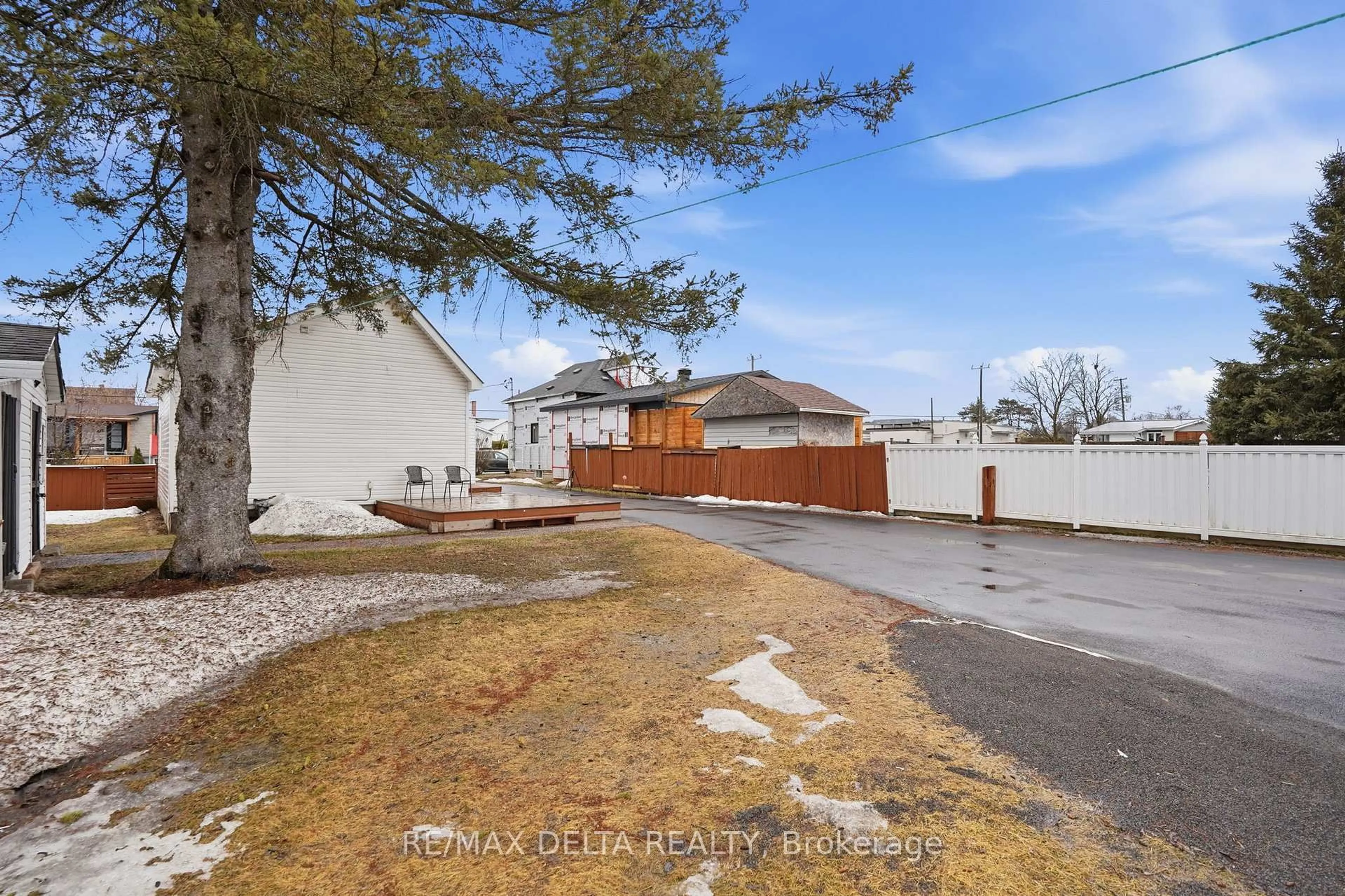 A pic from outside/outdoor area/front of a property/back of a property/a pic from drone, street for 474 Telegraph Rd, Alfred and Plantagenet Ontario K0B 1A0