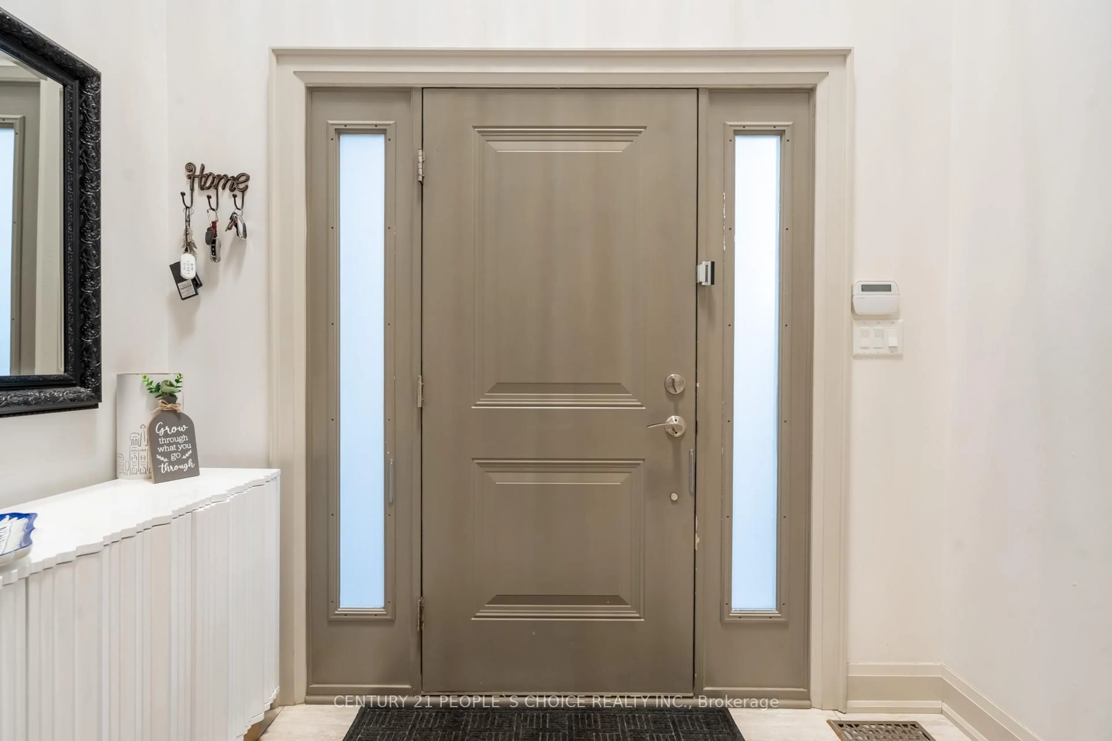 Indoor entryway for 5418 Morning Glory Crt, Niagara Falls Ontario L2J 0A3