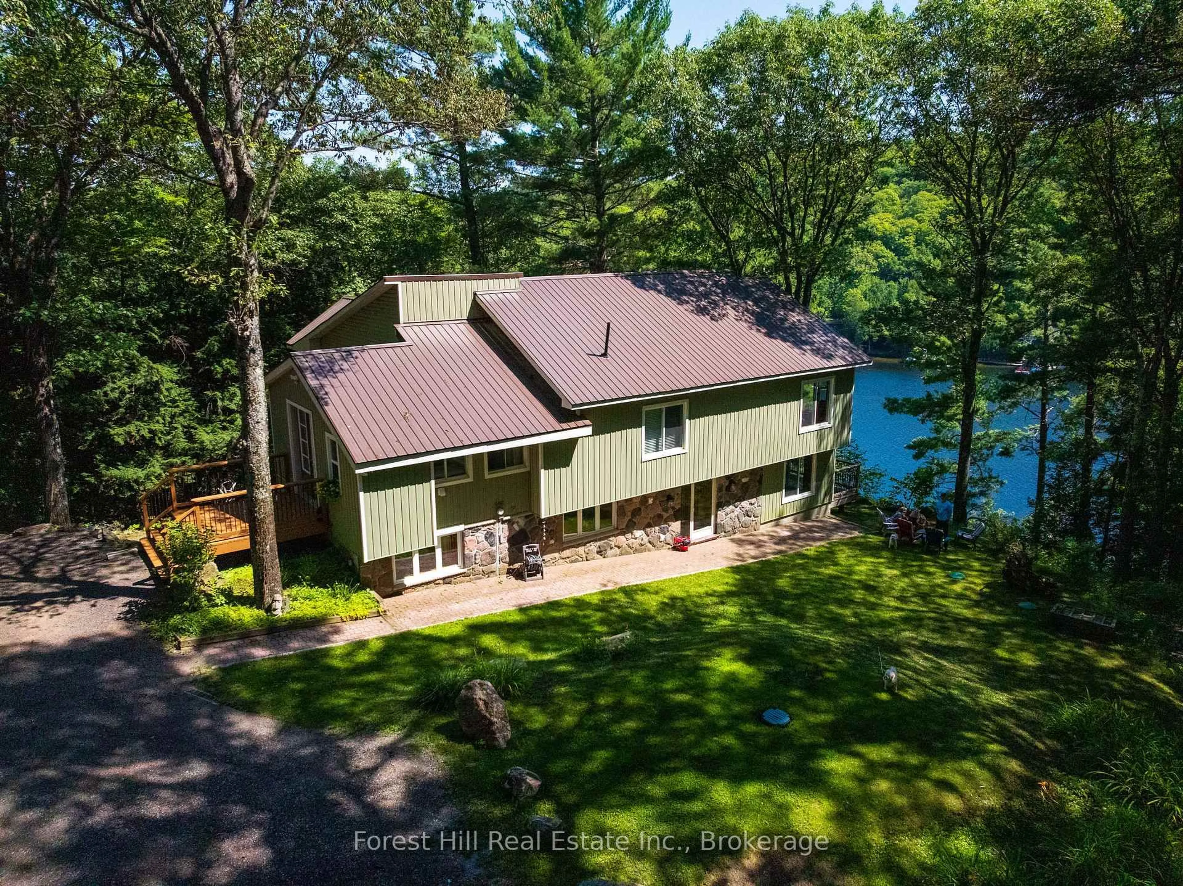 A pic from outside/outdoor area/front of a property/back of a property/a pic from drone, water/lake/river/ocean view for 1289 Delbrooke Rd, Lake of Bays Ontario P0H 1H0
