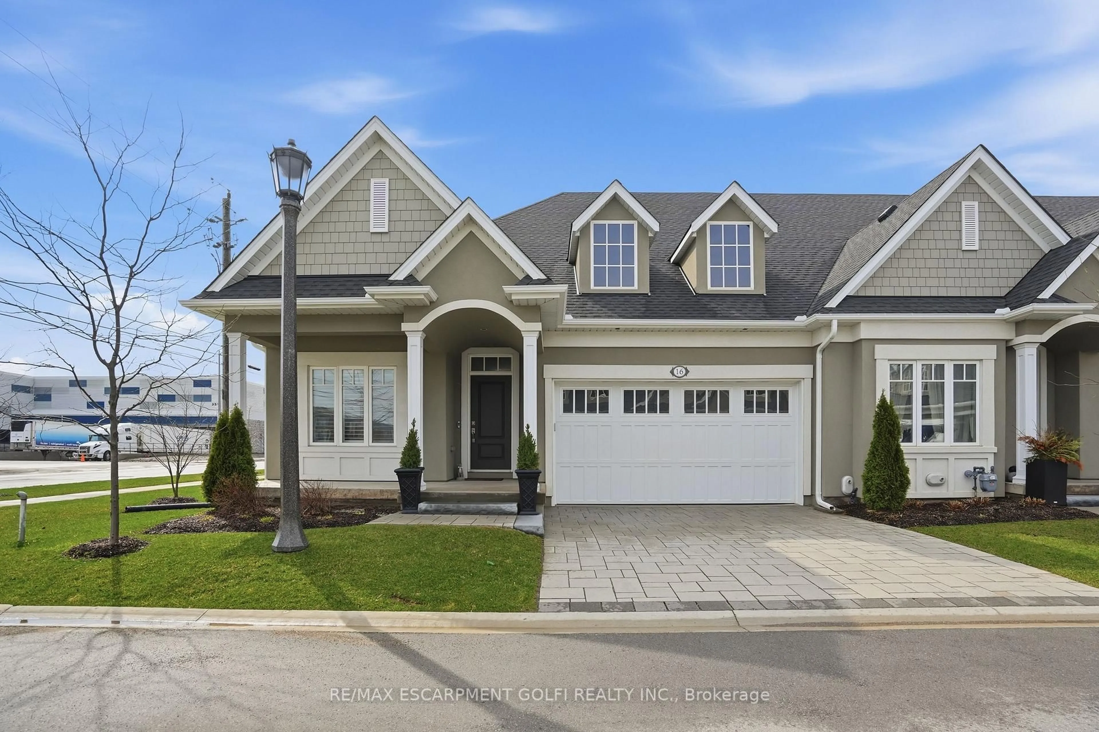 Home with vinyl exterior material, street for 16 MILLS Lane, Niagara-on-the-Lake Ontario L0S 1J1