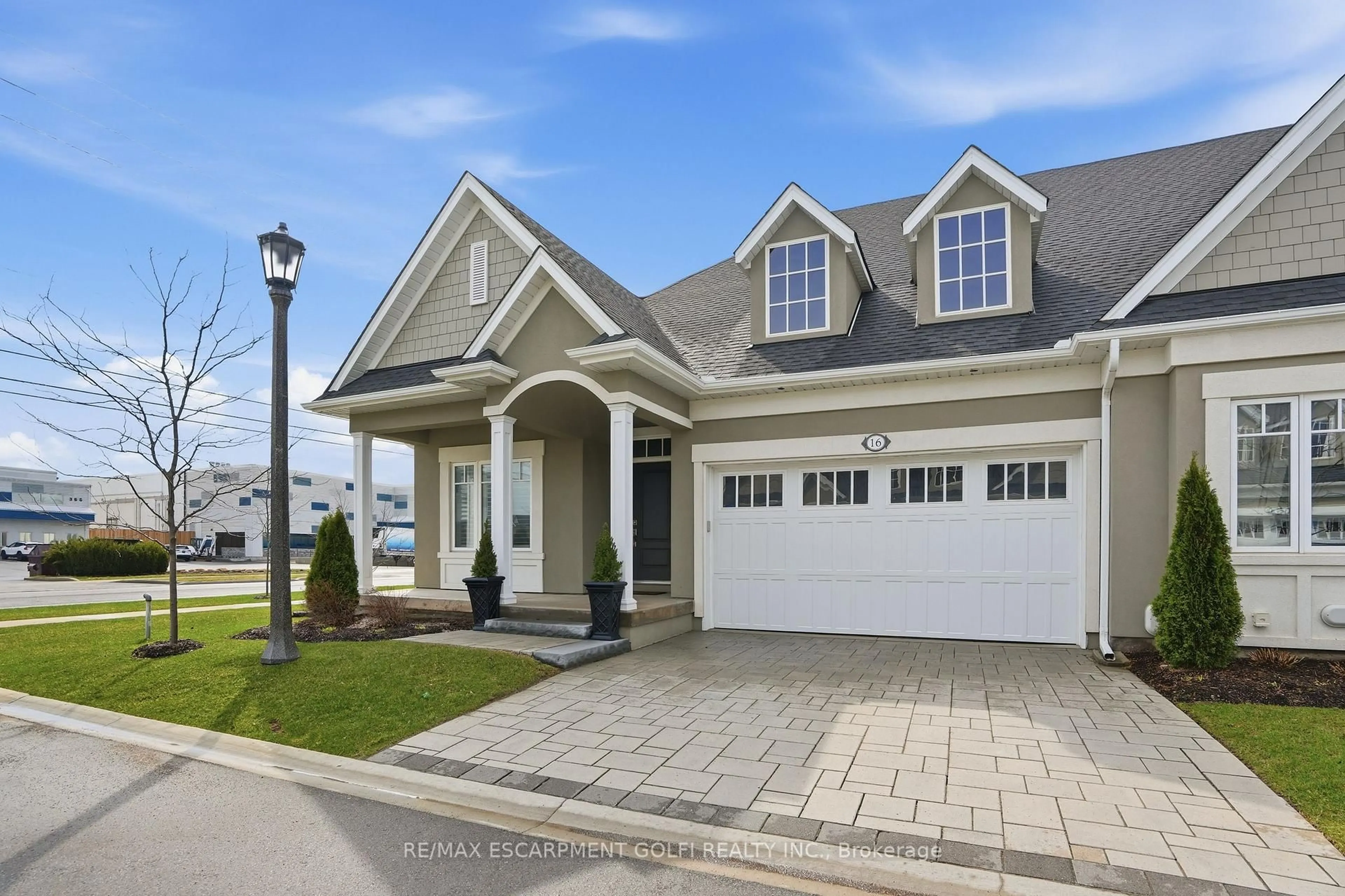 Home with vinyl exterior material, street for 16 MILLS Lane, Niagara-on-the-Lake Ontario L0S 1J1