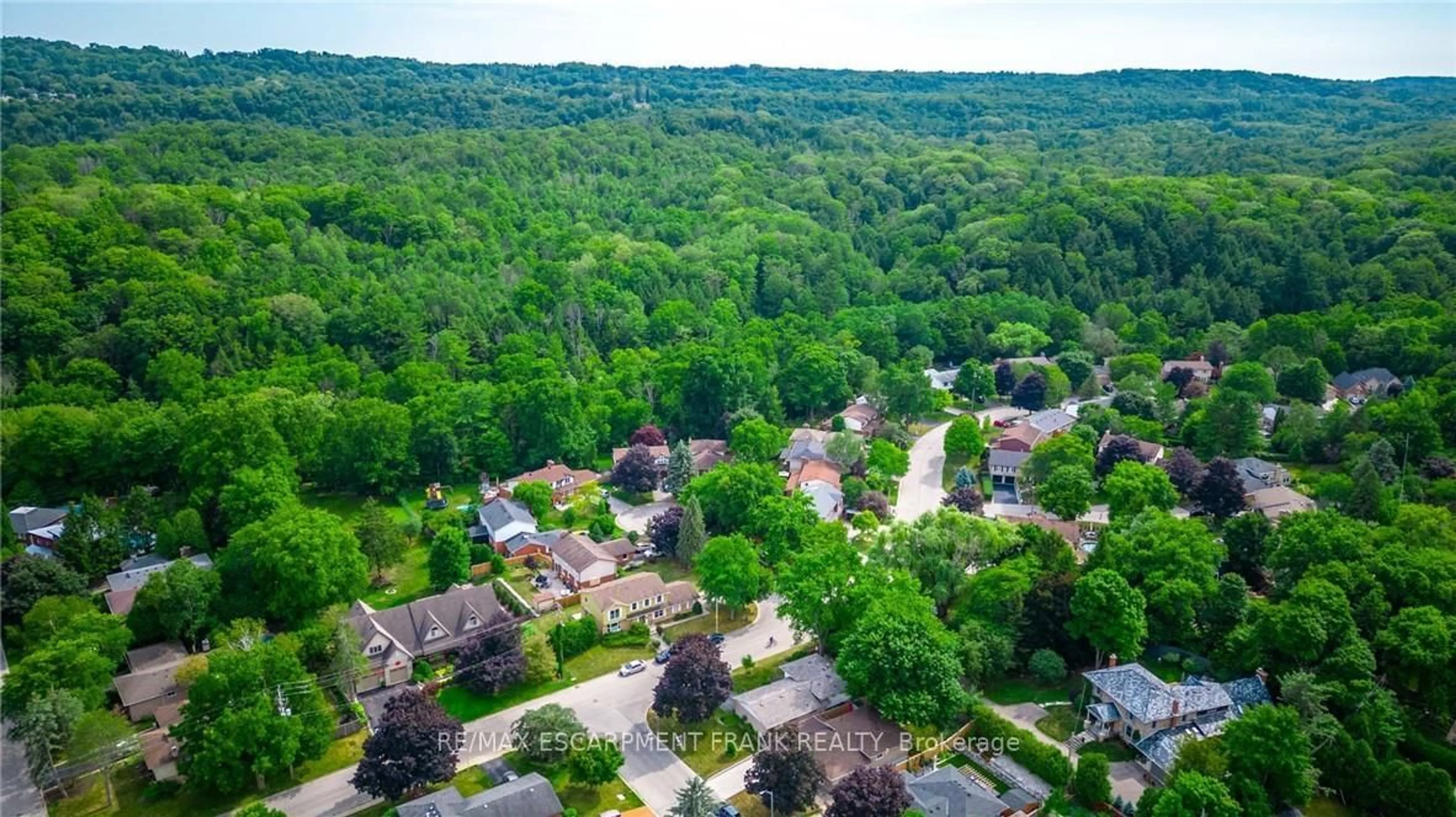 A pic from outside/outdoor area/front of a property/back of a property/a pic from drone, street for 82 Turnbull Rd, Hamilton Ontario L9H 3W9