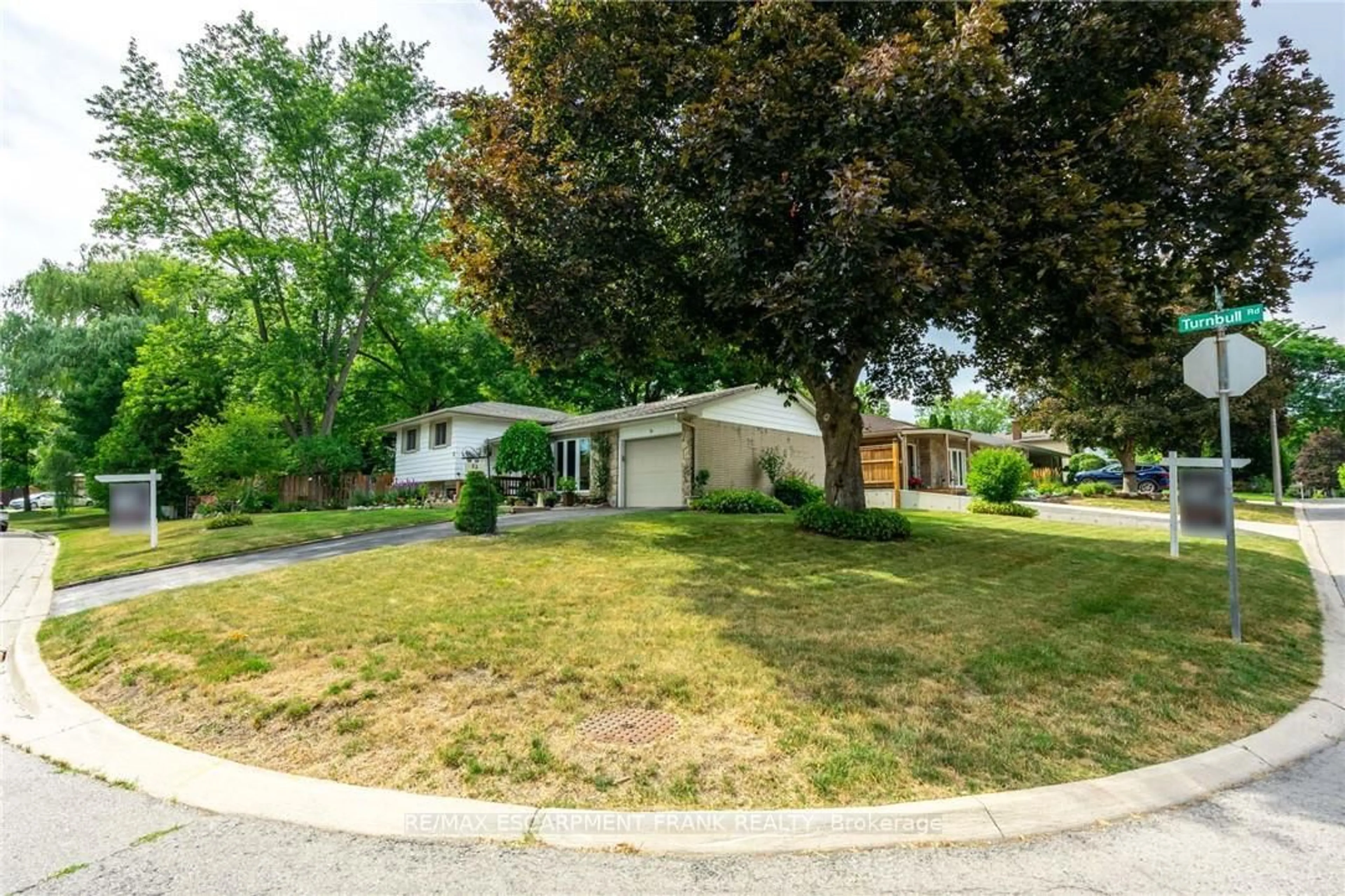 A pic from outside/outdoor area/front of a property/back of a property/a pic from drone, street for 82 Turnbull Rd, Hamilton Ontario L9H 3W9