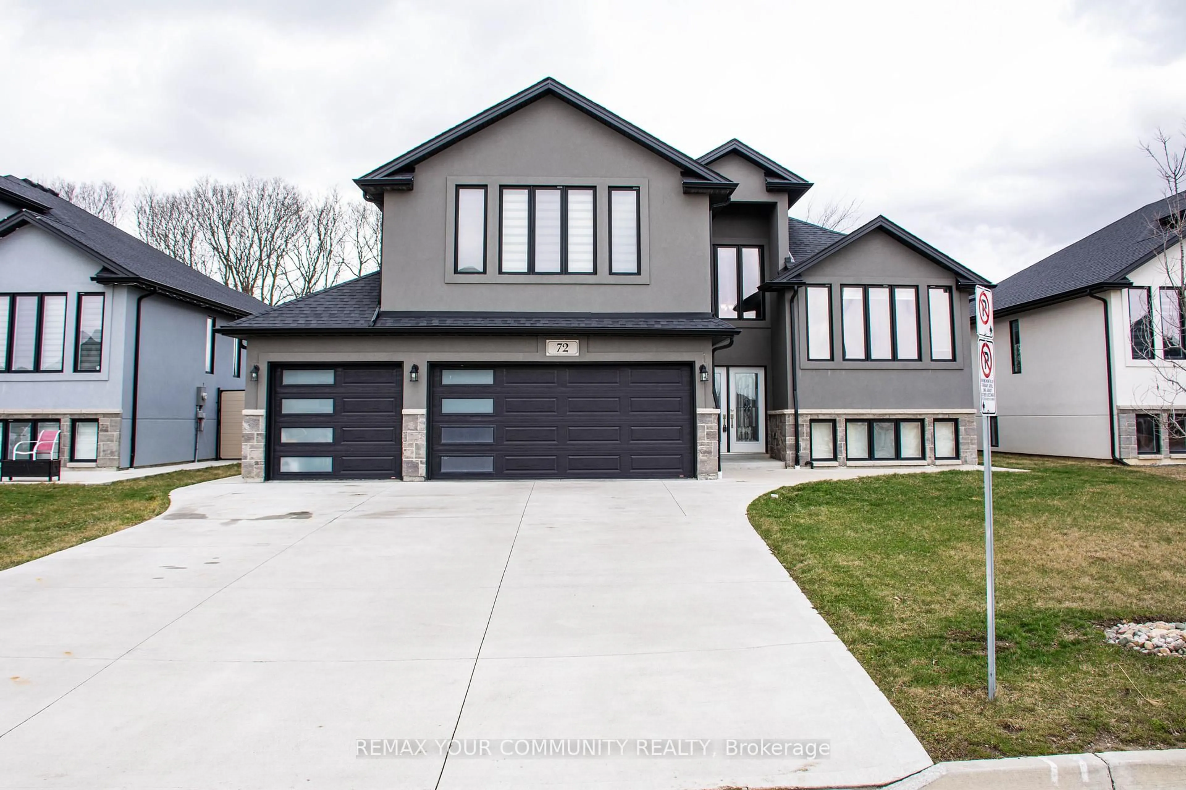 Home with vinyl exterior material, street for 72 Noble Crt, Amherstburg Ontario N9V 0G8