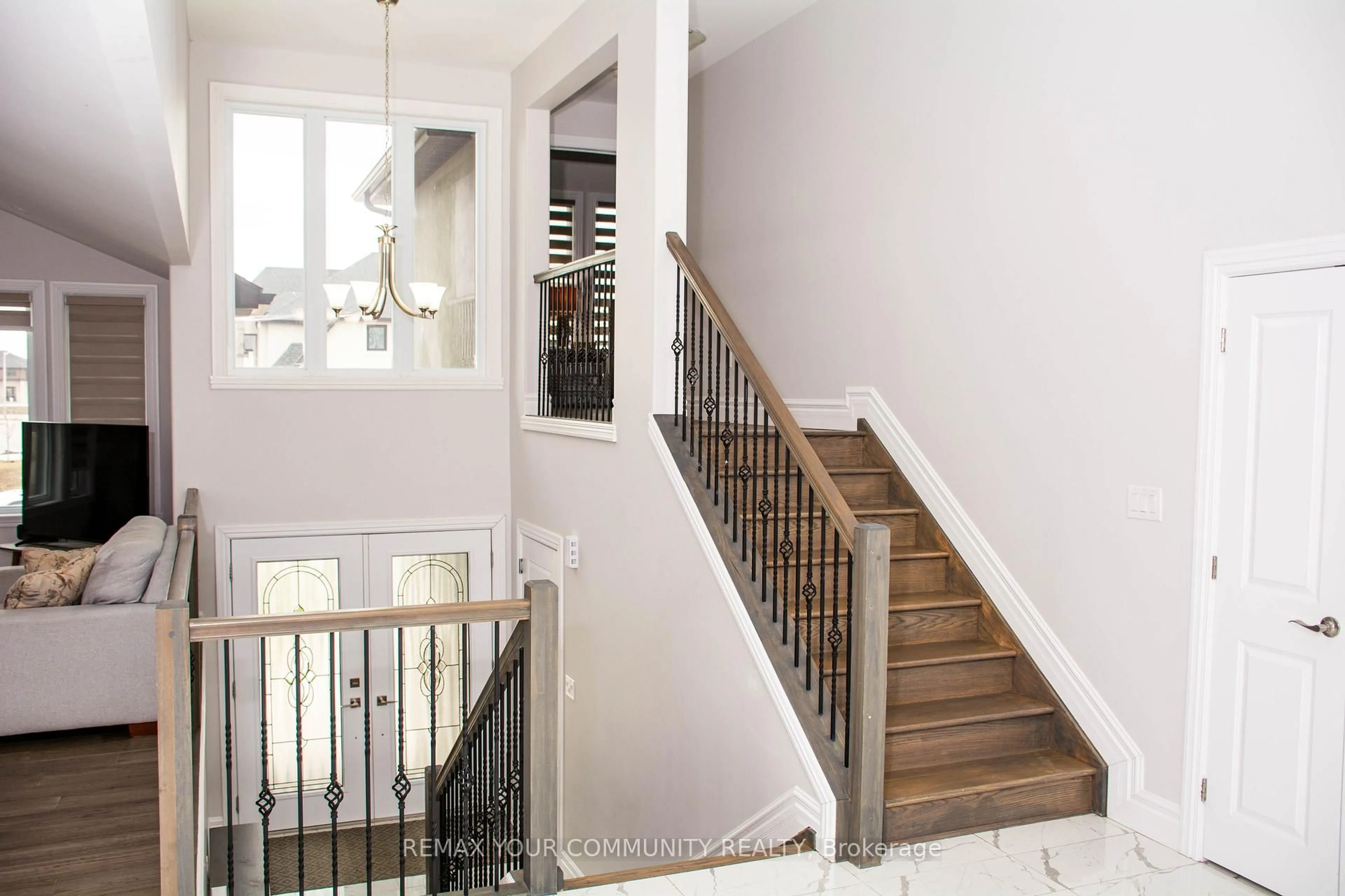 Stairs for 72 Noble Crt, Amherstburg Ontario N9V 0G8