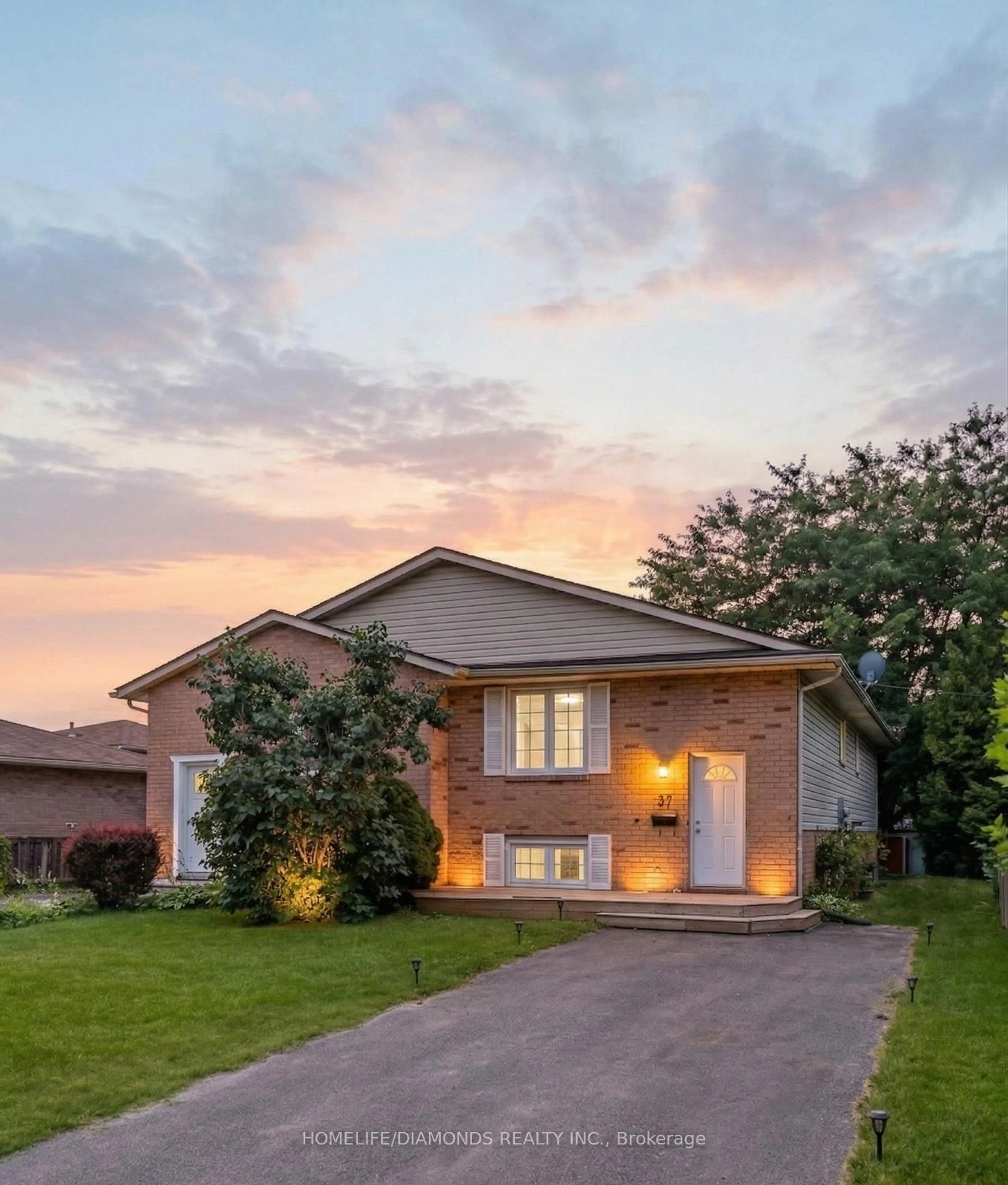 Home with brick exterior material, street for 37 Briarsdale Cres, Welland Ontario L3C 6S8