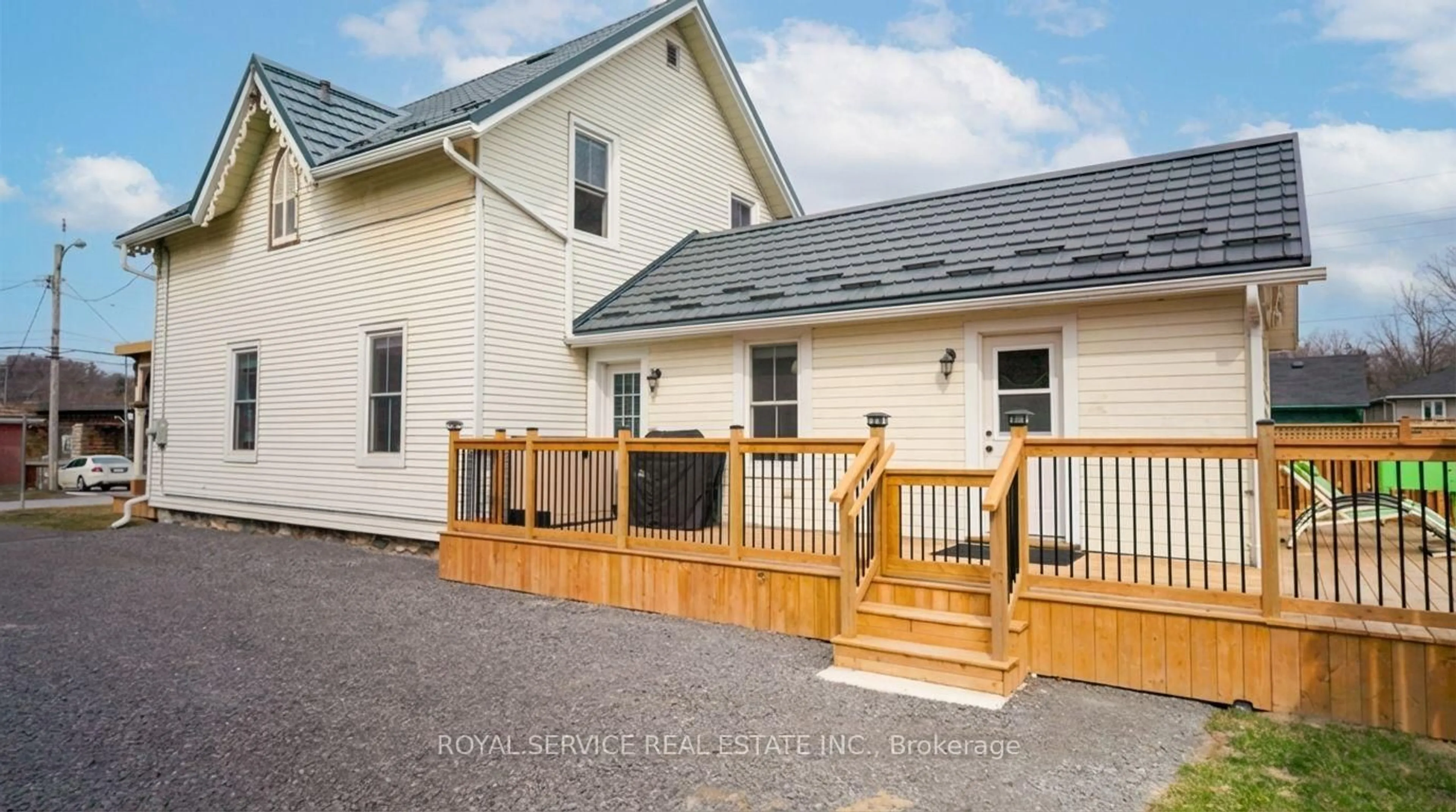 Home with vinyl exterior material, street for 127 King St, Port Hope Ontario L1A 2S1