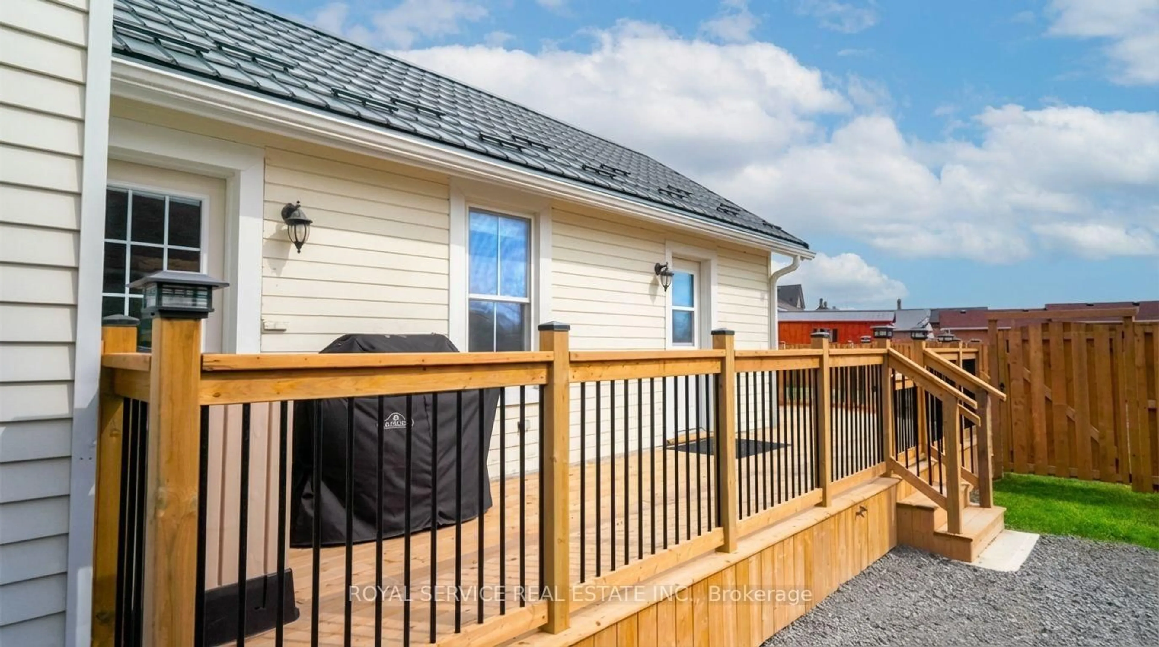 Home with vinyl exterior material, unknown for 127 King St, Port Hope Ontario L1A 2S1