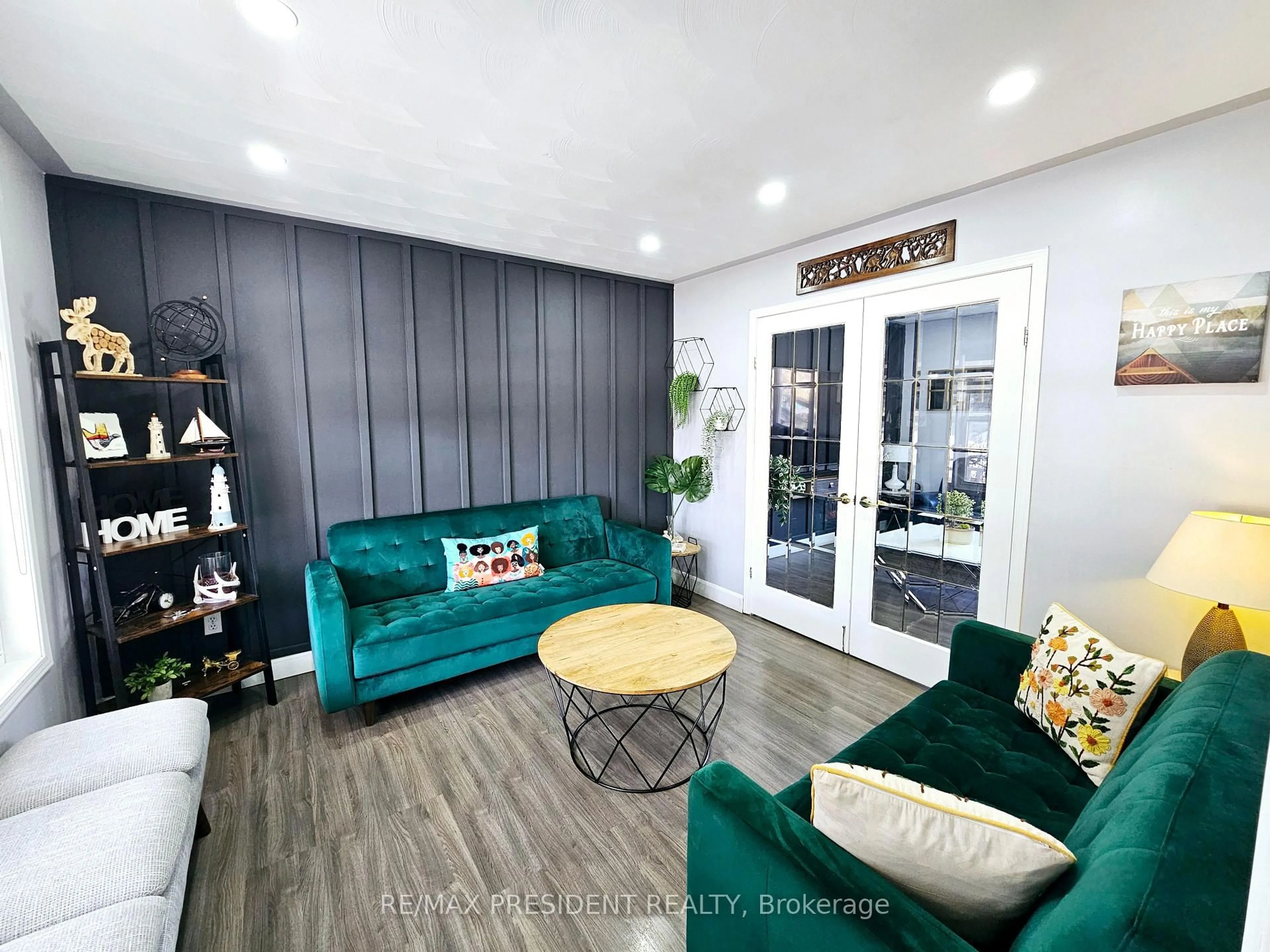 Living room with furniture, wood/laminate floor for 32 Algonquin Rd, Woodstock Ontario N4T 1R8