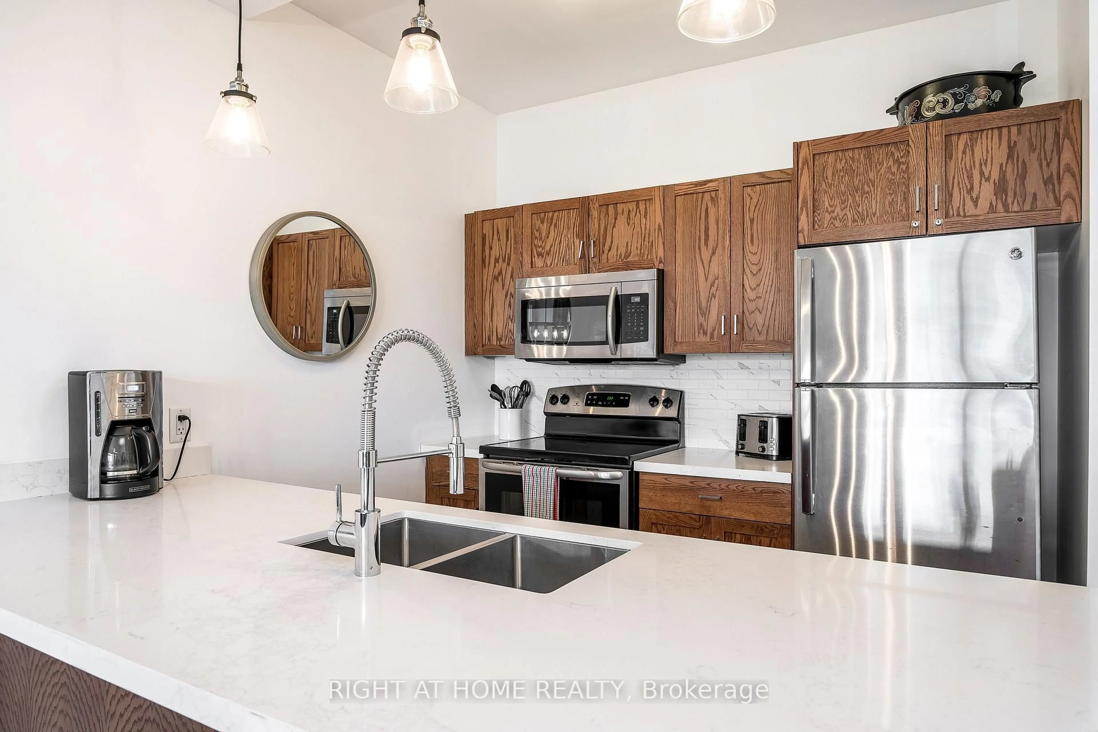 Open concept kitchen, unknown for 125 Fairway Crt #124, Blue Mountains Ontario L9Y 0P8