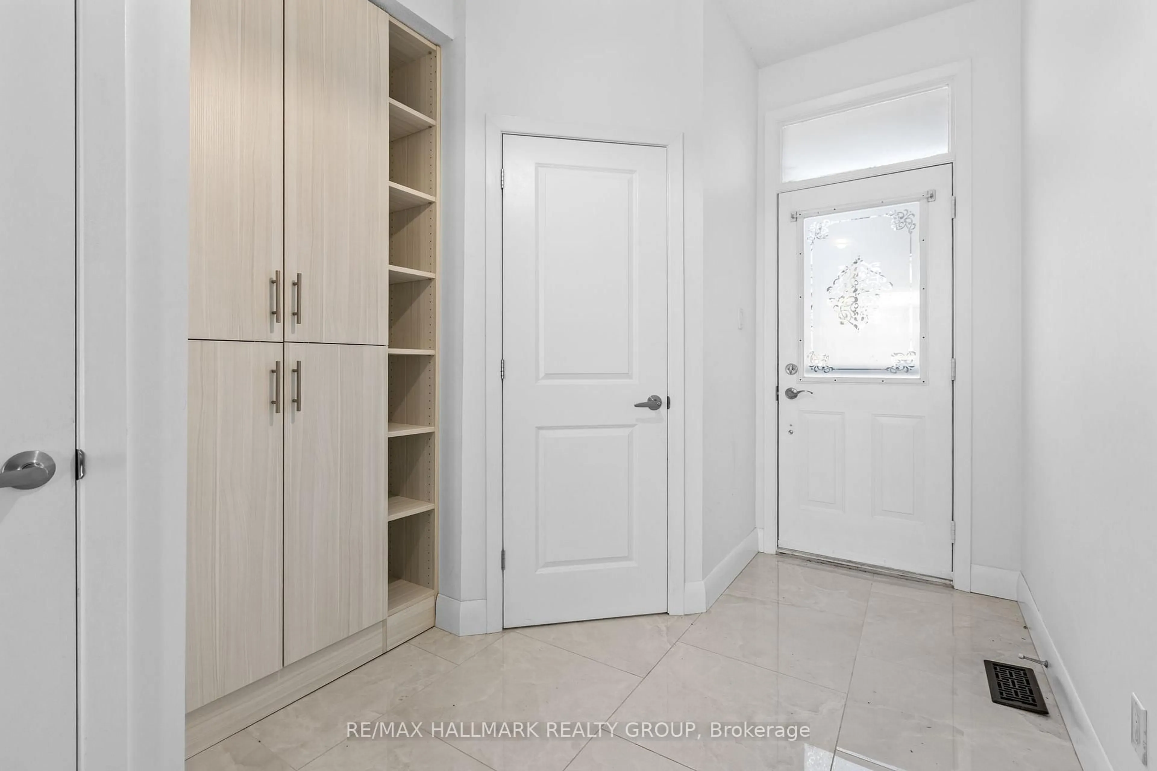 Unknown for 988 Lucille Way, Ottawa Ontario K4A 4J2