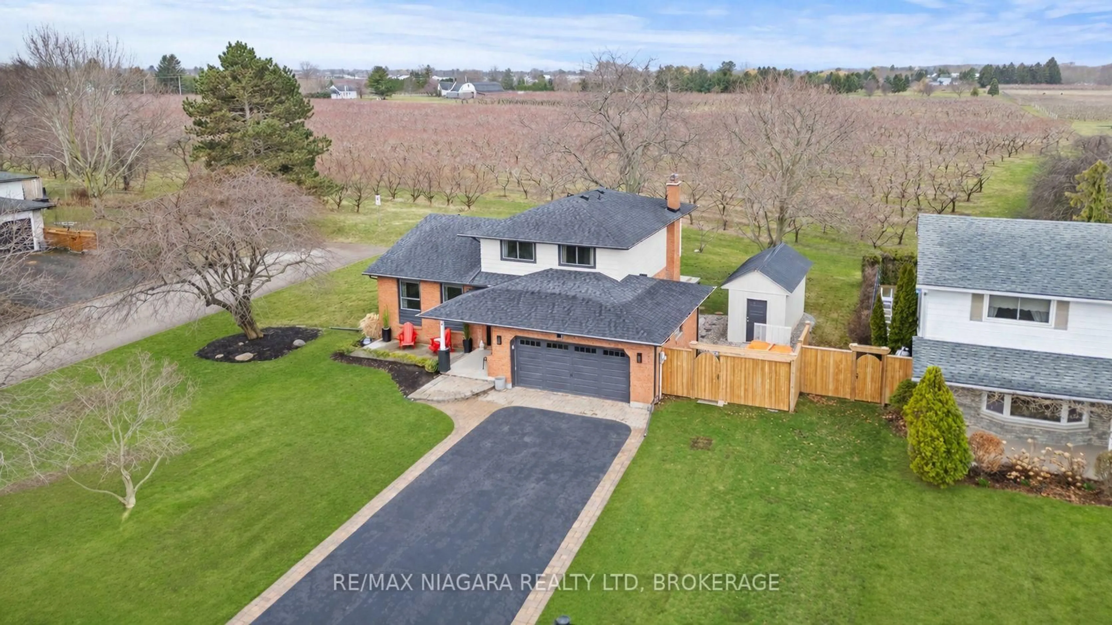 A pic from outside/outdoor area/front of a property/back of a property/a pic from drone, street for 7 Garrison Village Dr, Niagara-on-the-Lake Ontario L0S 1J0