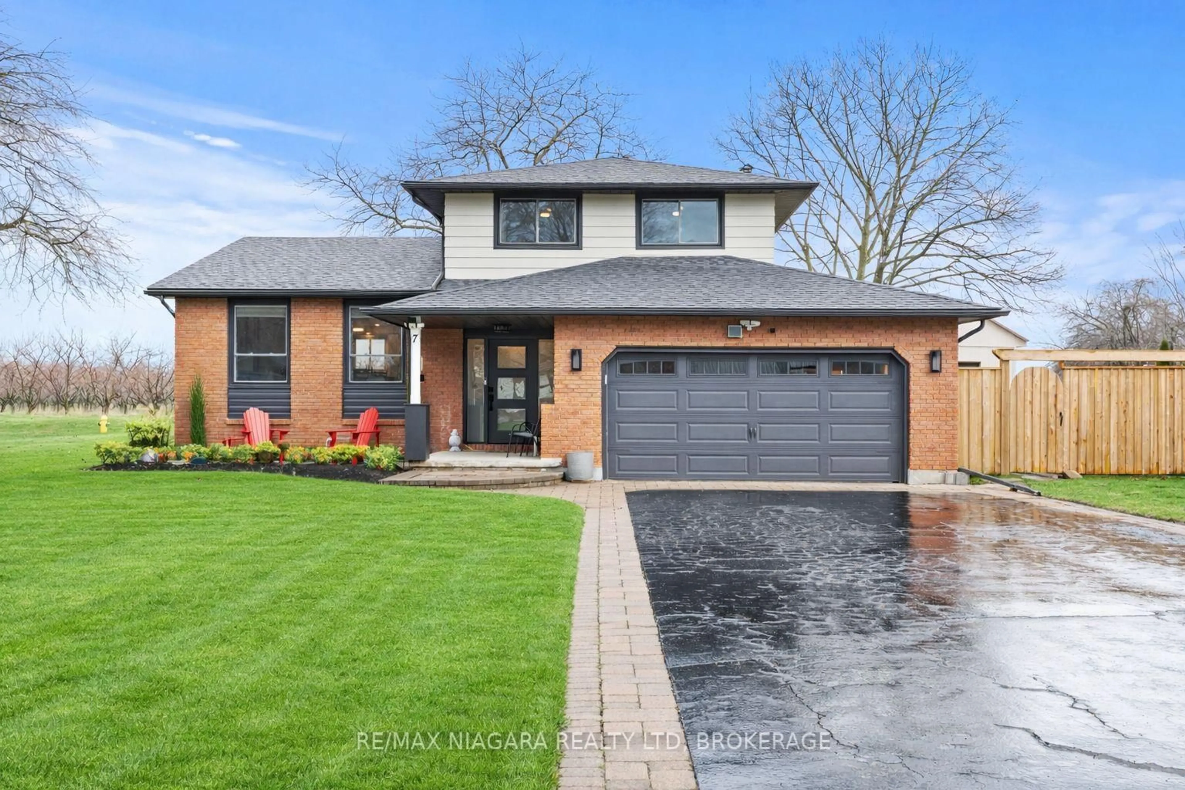 Home with brick exterior material, street for 7 Garrison Village Dr, Niagara-on-the-Lake Ontario L0S 1J0