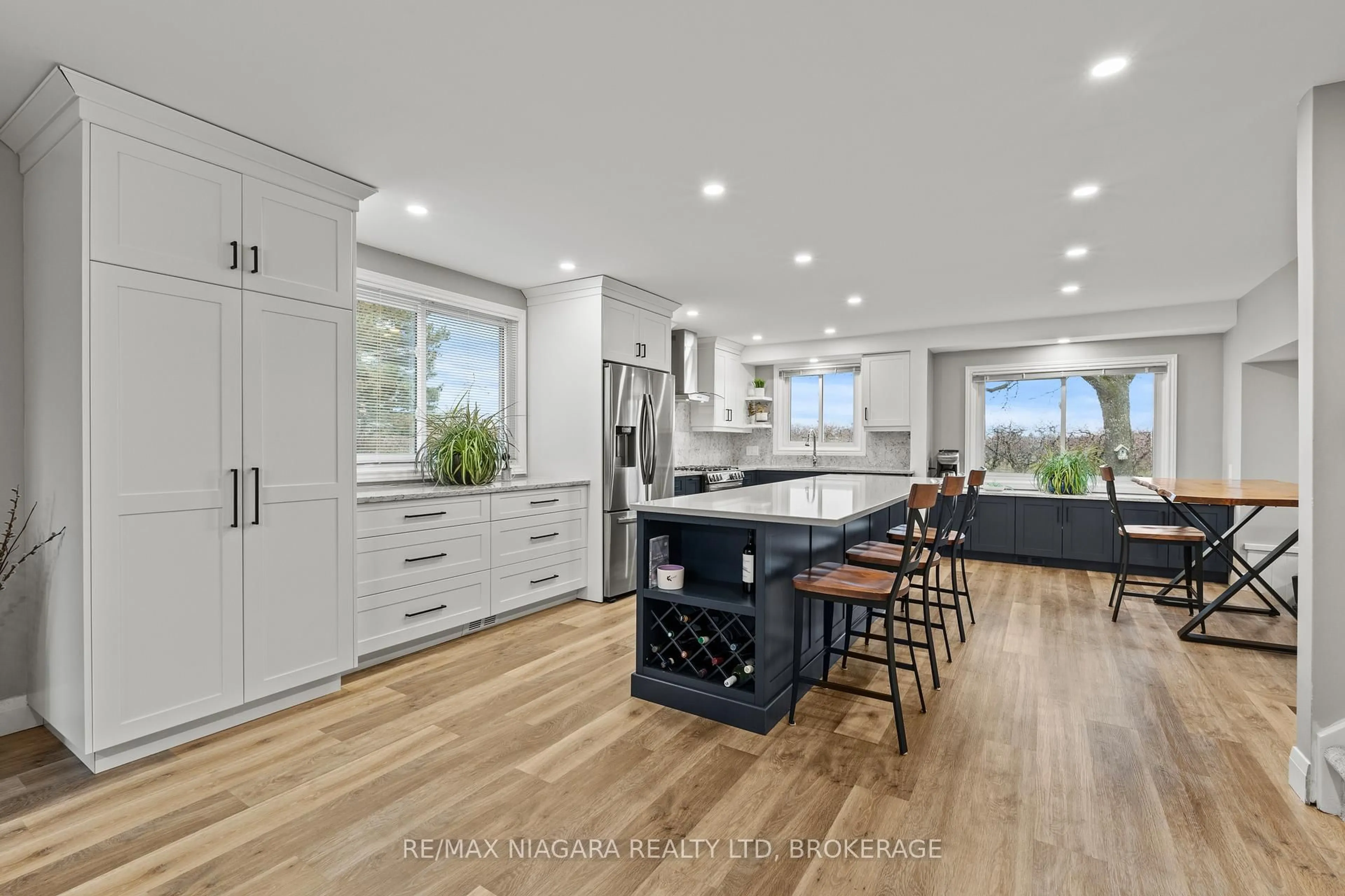 Open concept kitchen, unknown for 7 Garrison Village Dr, Niagara-on-the-Lake Ontario L0S 1J0