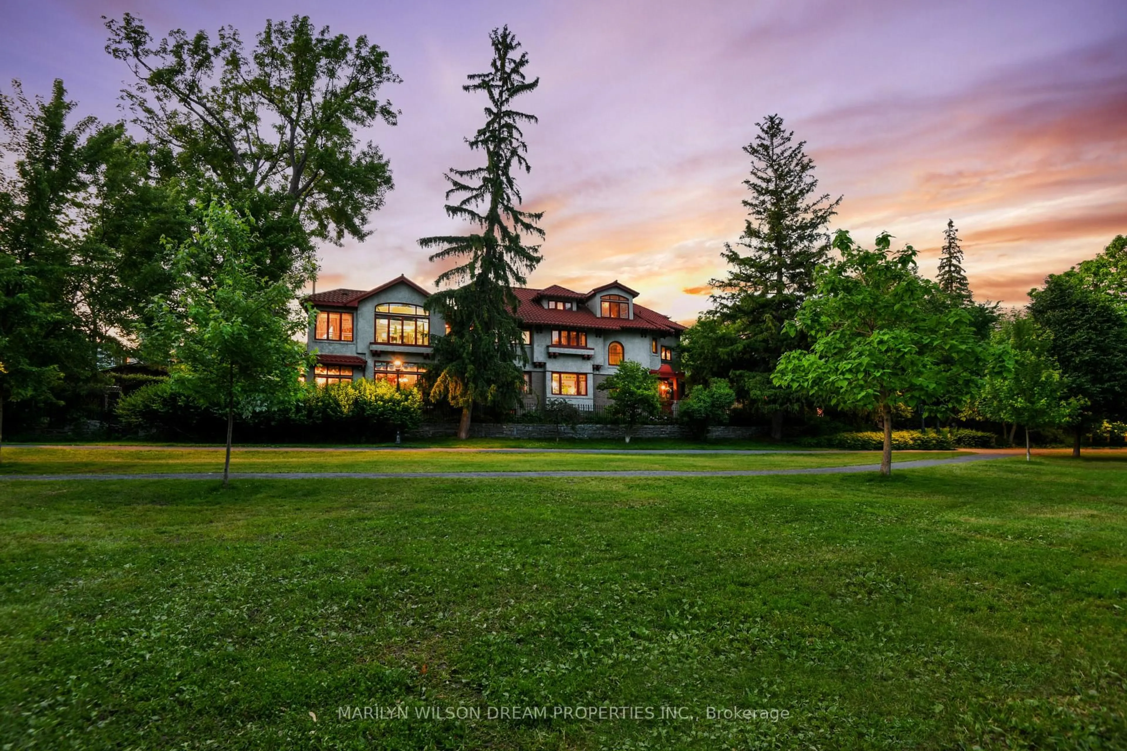 A pic from outside/outdoor area/front of a property/back of a property/a pic from drone, unknown for 12 Allan Pl, Ottawa Ontario K1S 3T1