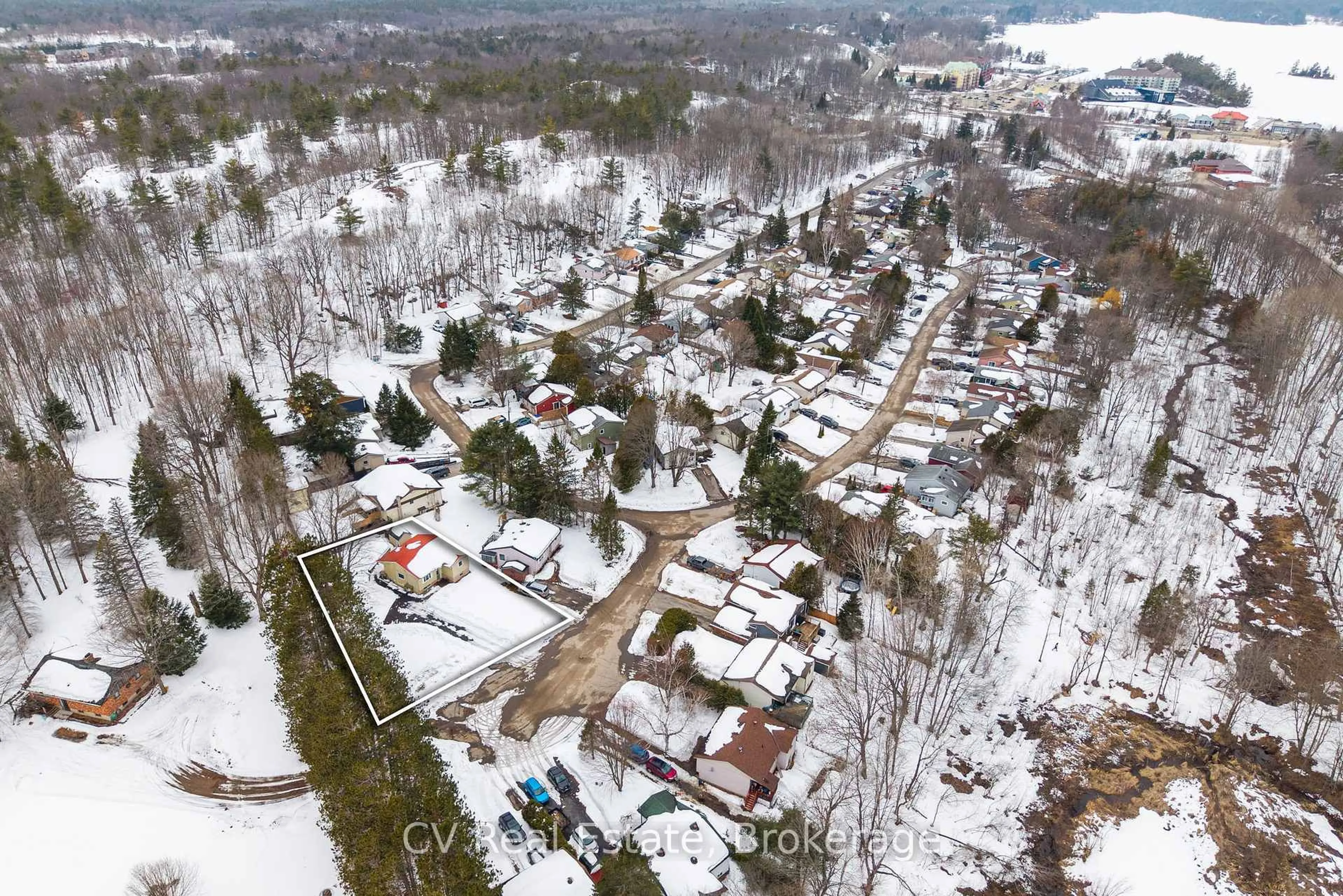 A pic from outside/outdoor area/front of a property/back of a property/a pic from drone, street for 165 Watson Lane, Gravenhurst Ontario P1P 1P6