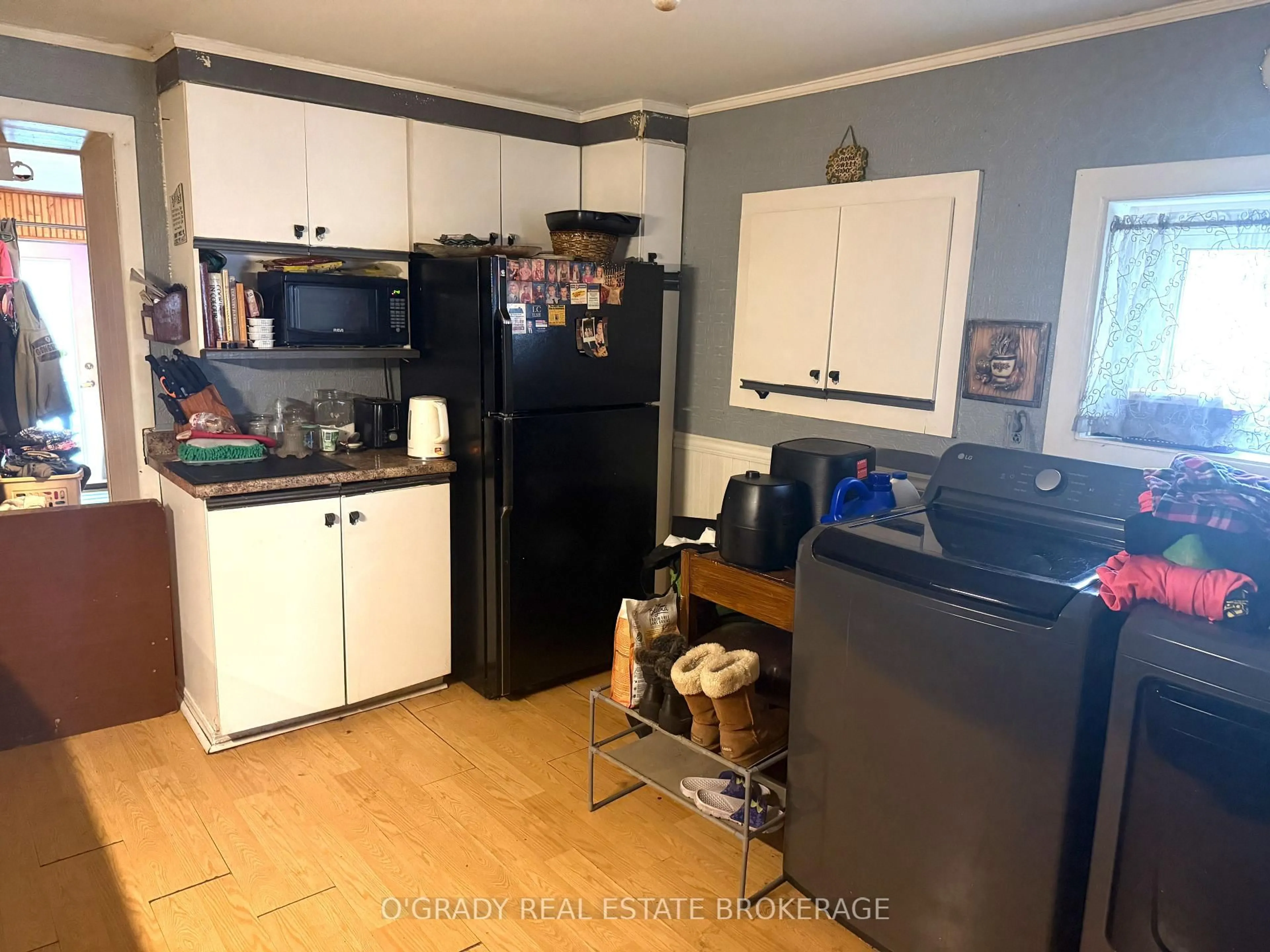 Standard kitchen, unknown for 76 Louis St, Brockville Ontario K6V 4H6