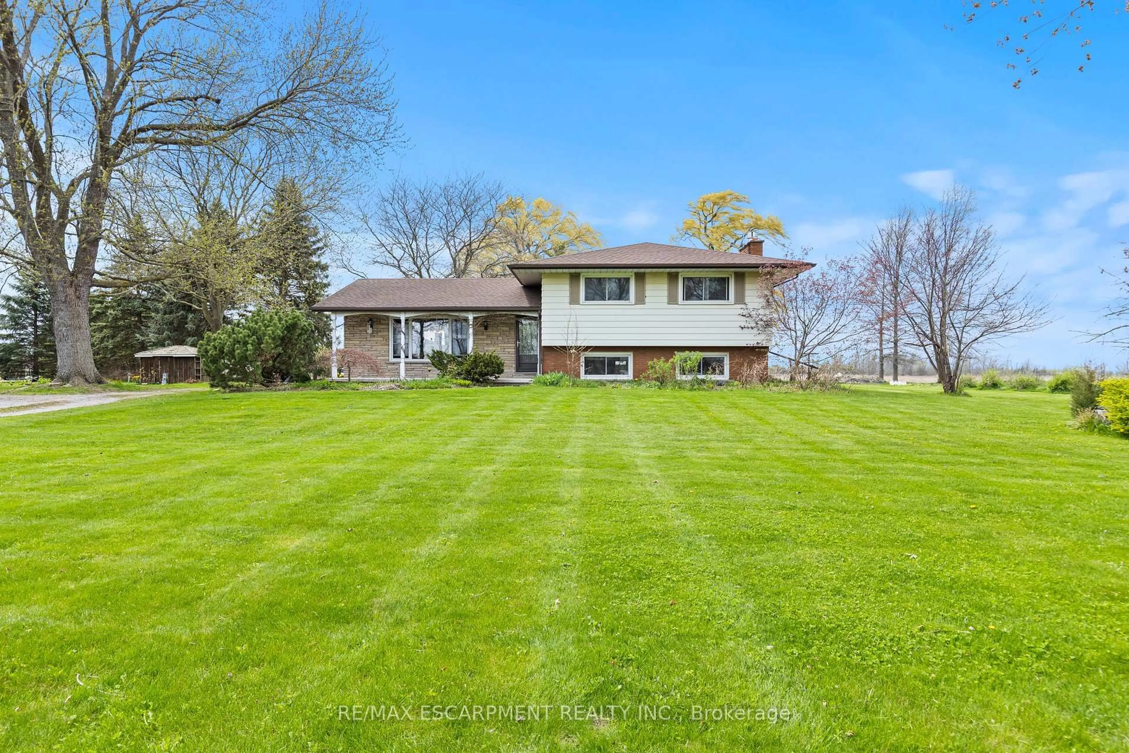 A pic from outside/outdoor area/front of a property/back of a property/a pic from drone, water/lake/river/ocean view for 488 TOWNLINE Rd, Niagara-on-the-Lake Ontario L0S 1J0
