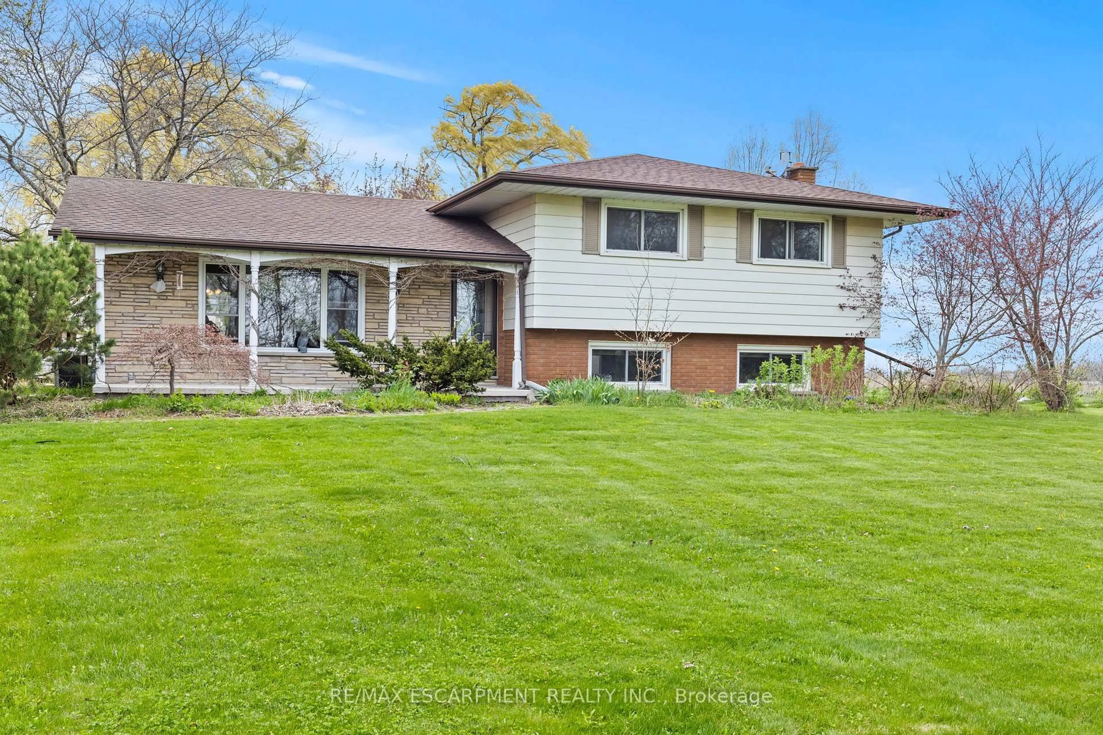 A pic from outside/outdoor area/front of a property/back of a property/a pic from drone, unknown for 488 TOWNLINE Rd, Niagara-on-the-Lake Ontario L0S 1J0