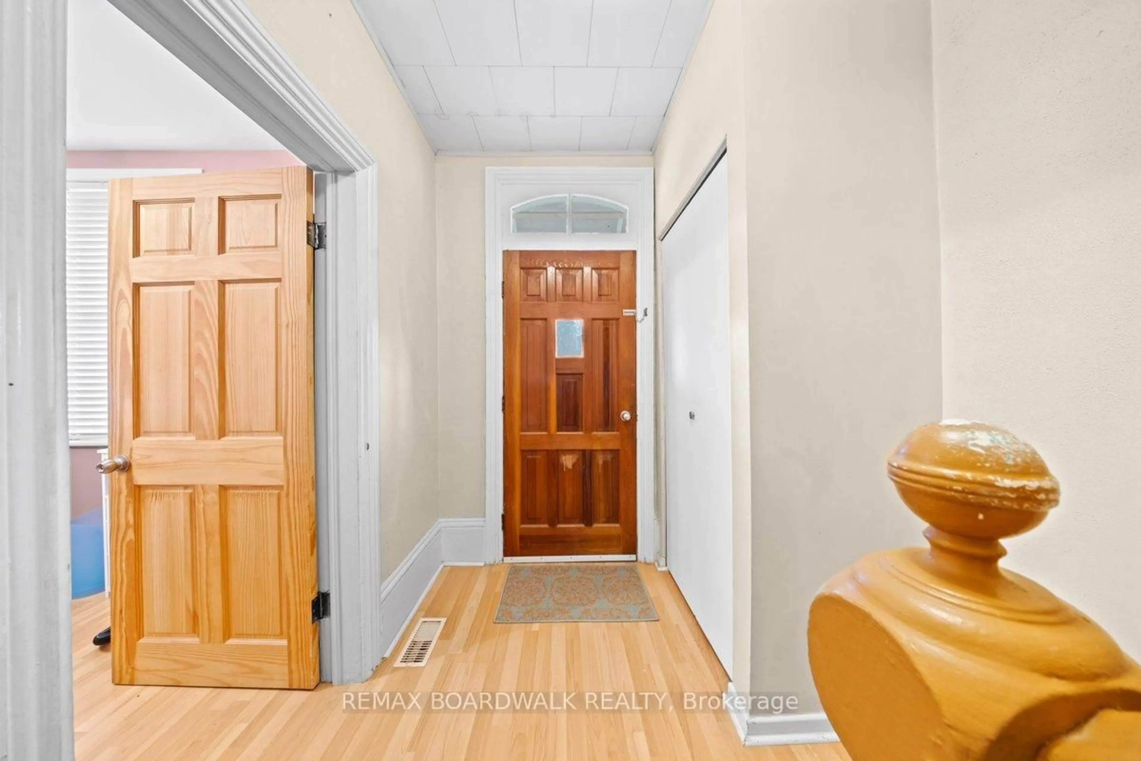 Indoor entryway for 152 Townline Rd, Carleton Place Ontario K7C 2C3