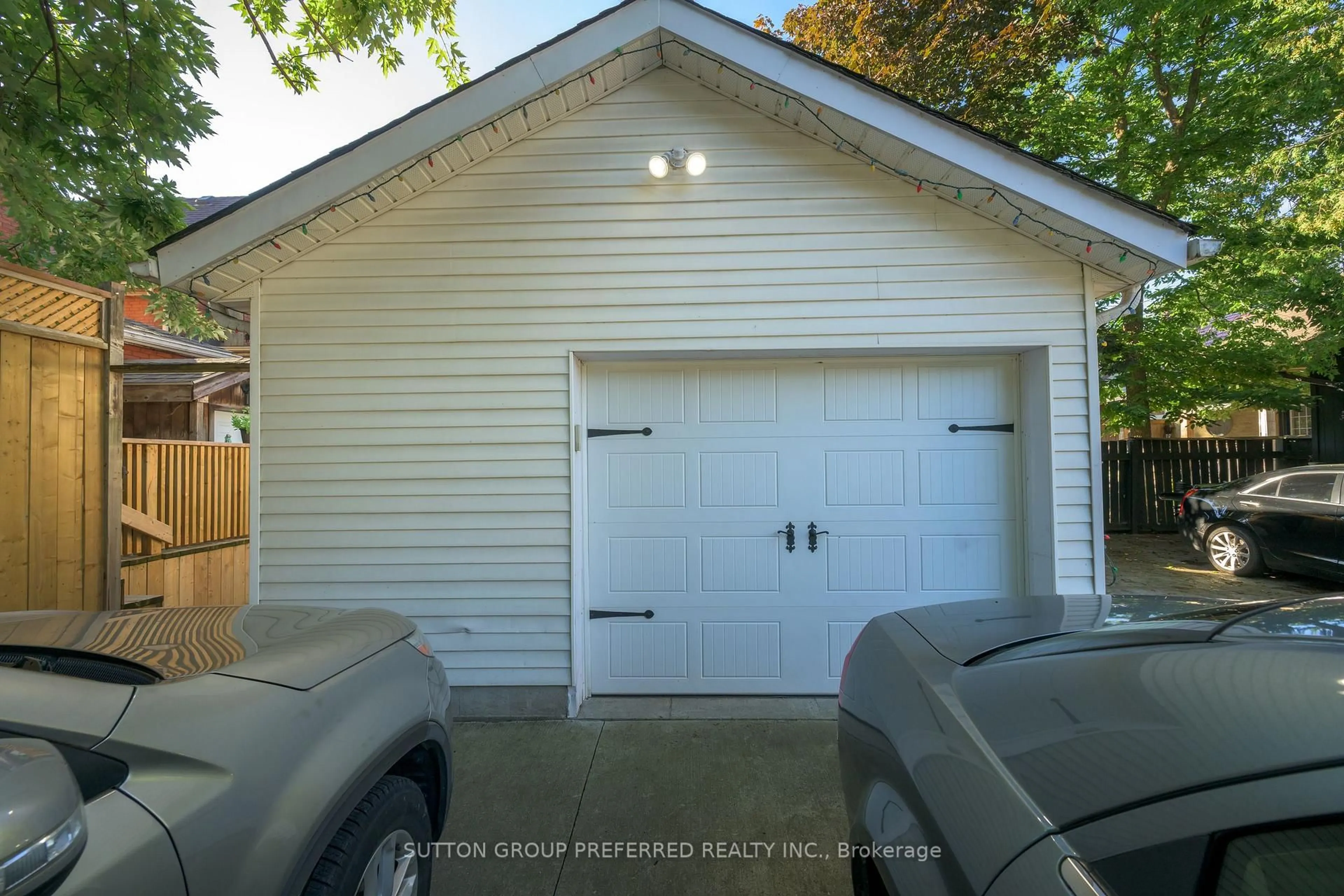 Indoor garage for 447 Woodman Ave, London East Ontario N5W 4A1
