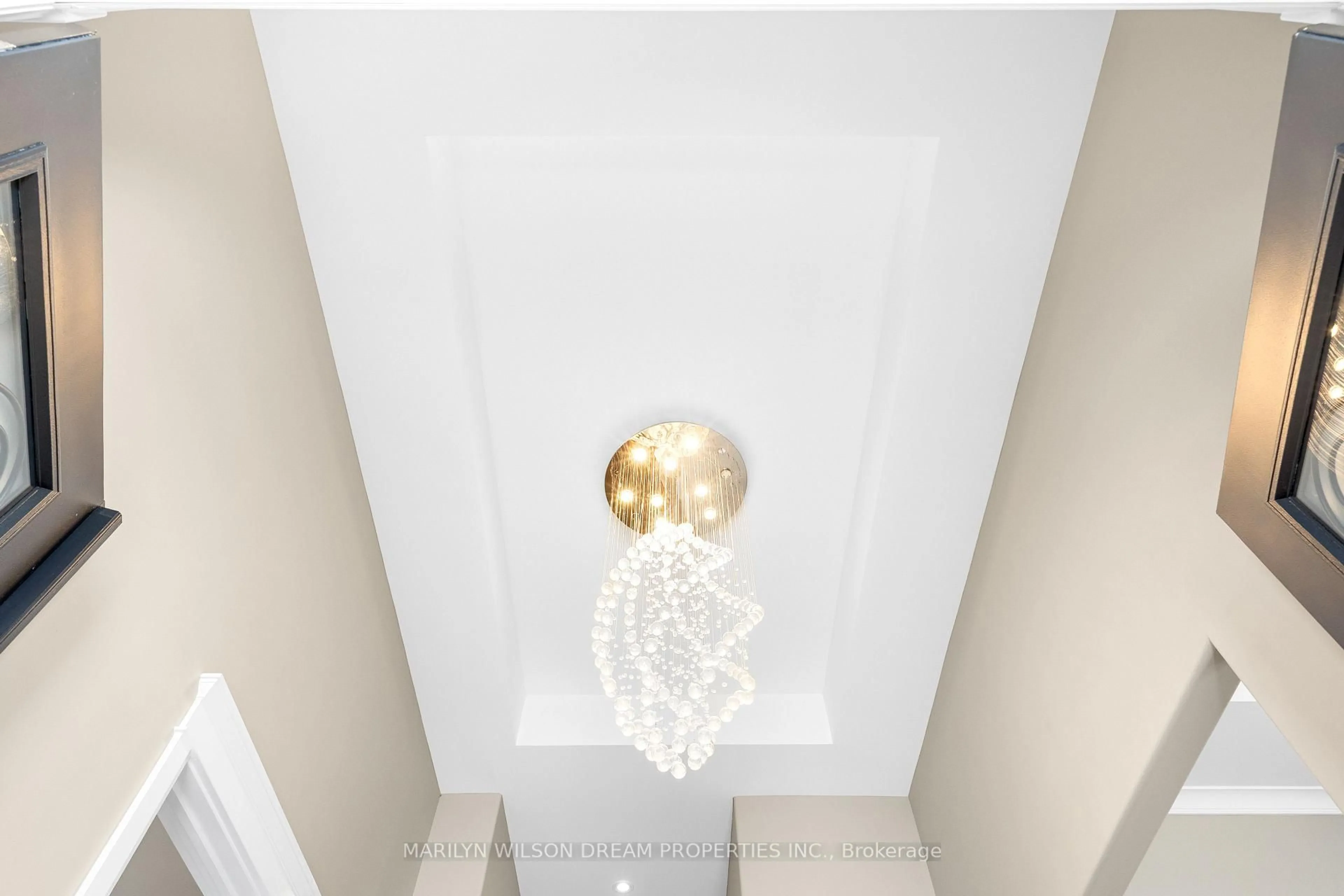 Indoor foyer for 324 Hedley Way, Ottawa Ontario K2W 0E4