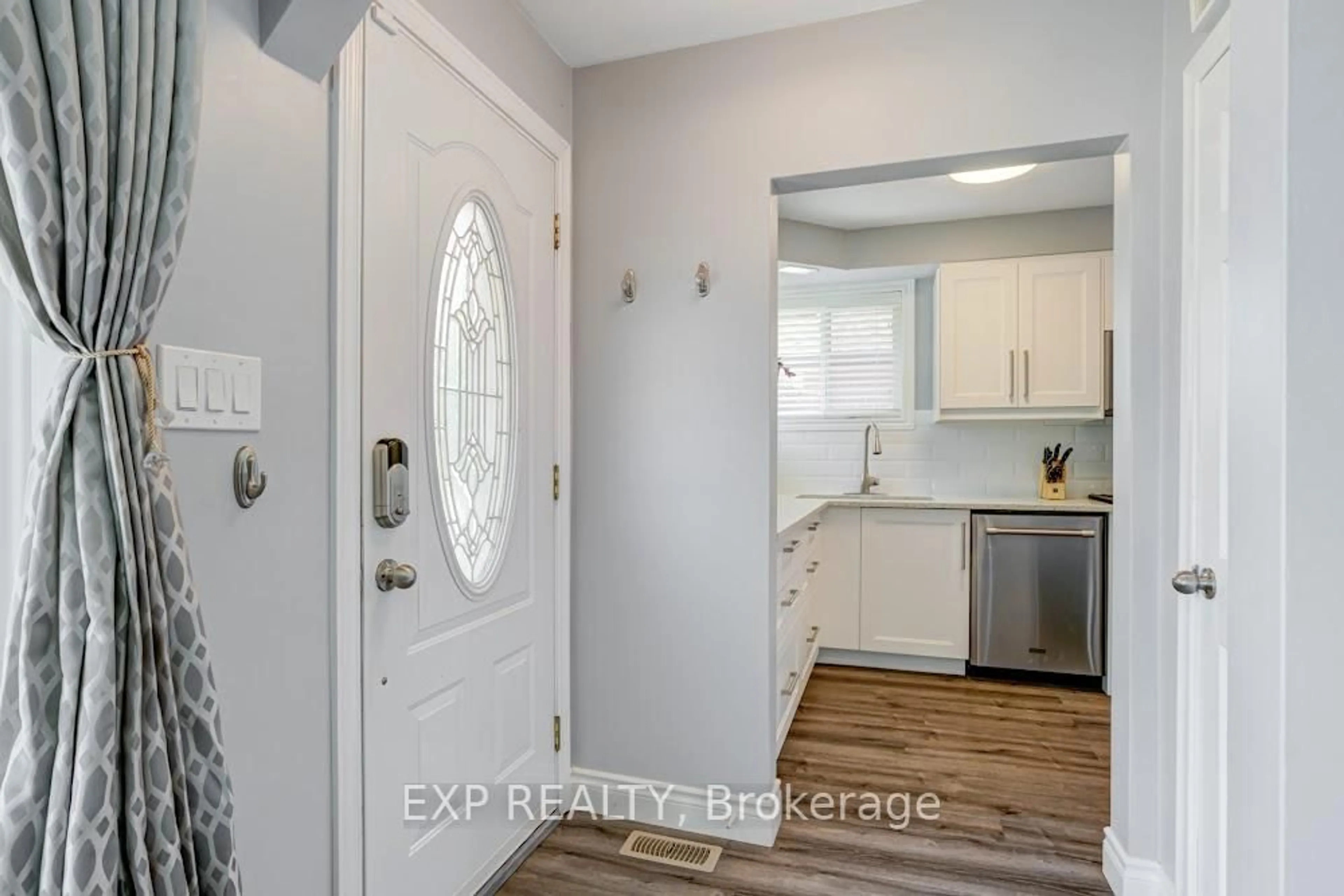 Indoor entryway for 42 Terrace Dr, Hamilton Ontario L9A 2Y6