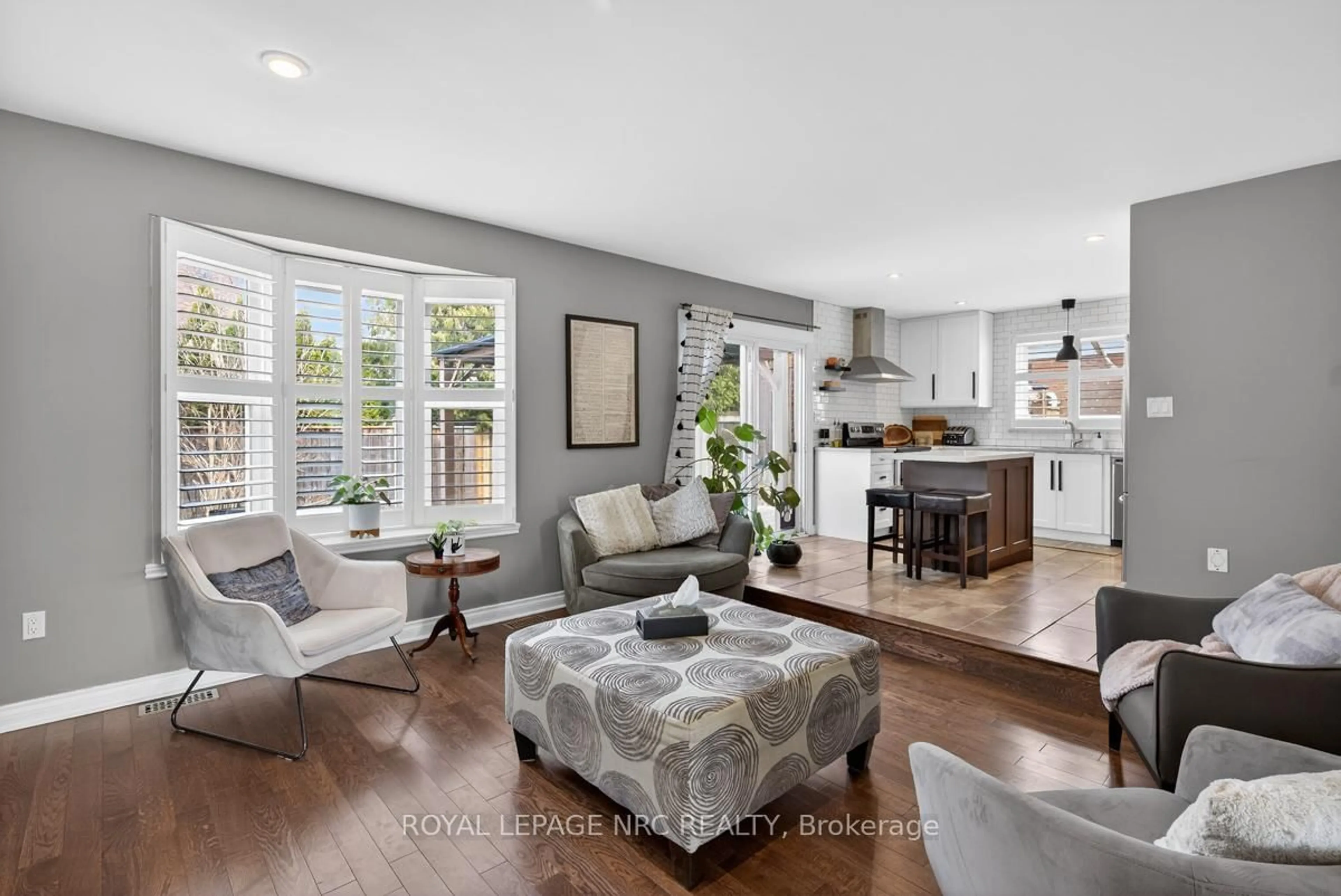 Open concept kitchen, unknown for 20 Cheritan Crt, St. Catharines Ontario L2N 7J8