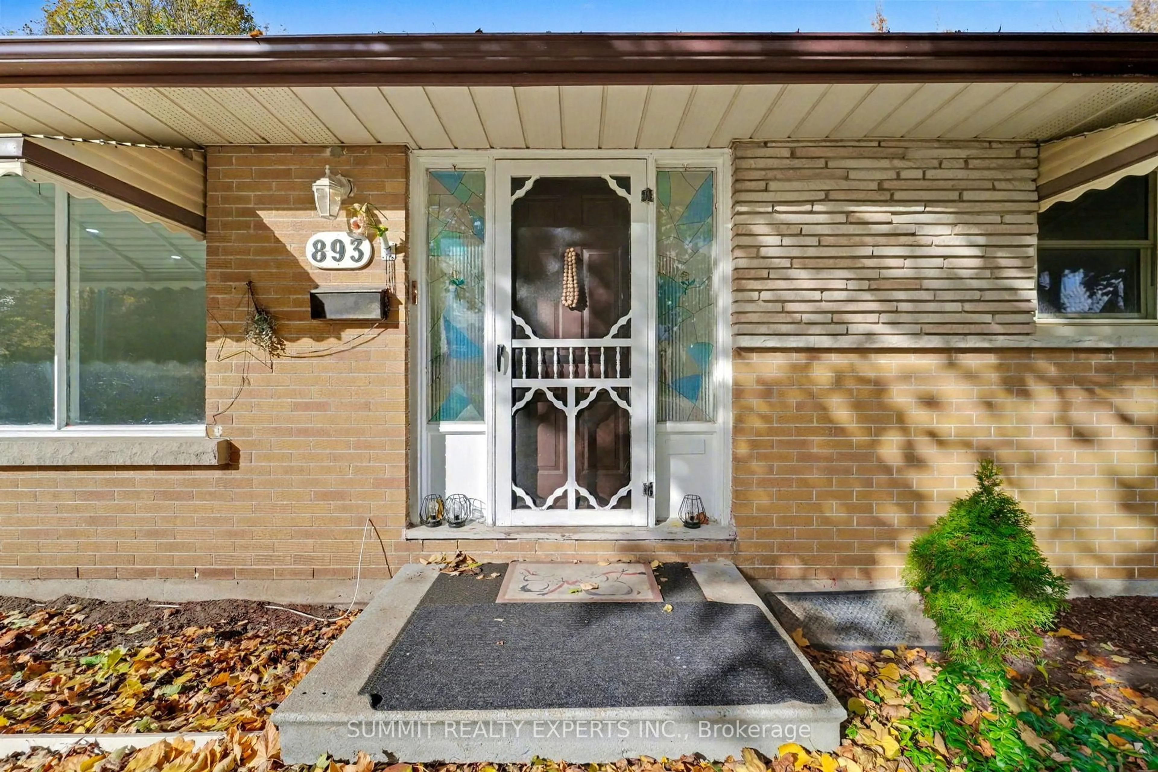 Indoor entryway for 893 CROMWELL St, Woodstock Ontario N4S 5B4