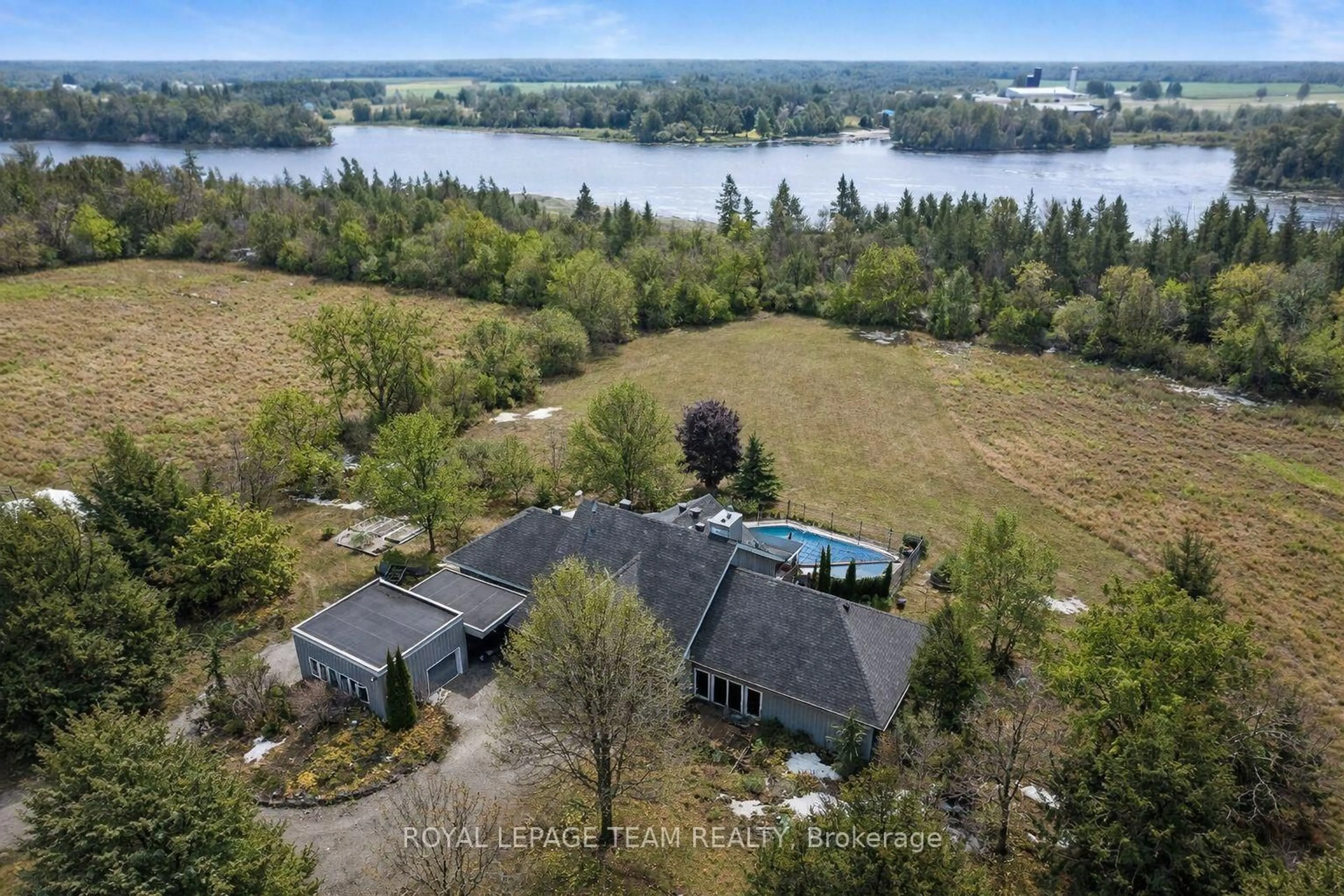 A pic from outside/outdoor area/front of a property/back of a property/a pic from drone, water/lake/river/ocean view for 4636 Donnelly Dr, Merrickville Ontario K0G 1N0