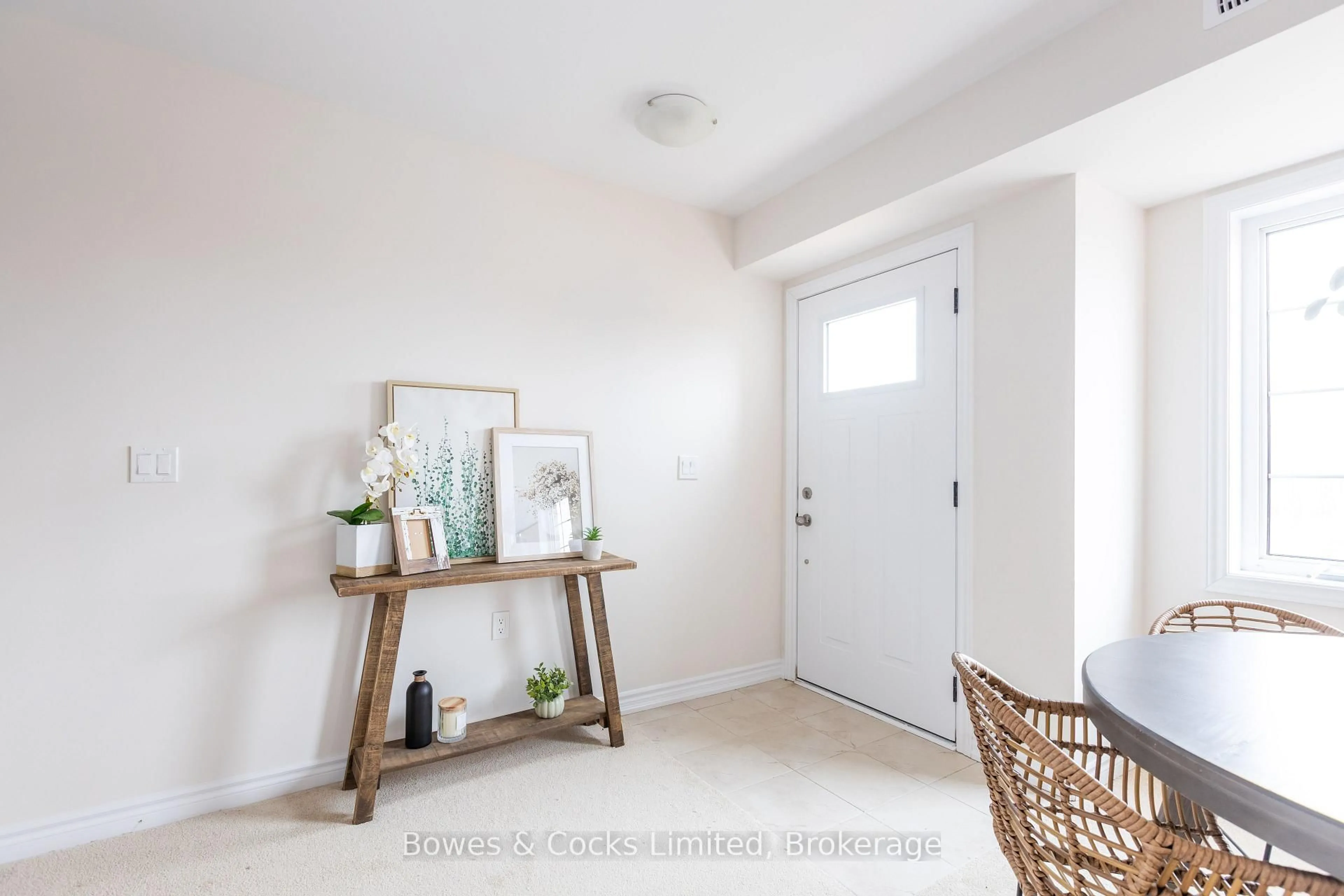 Indoor entryway for 48 Maple Ave #206, Asphodel-Norwood Ontario K0L 2V0