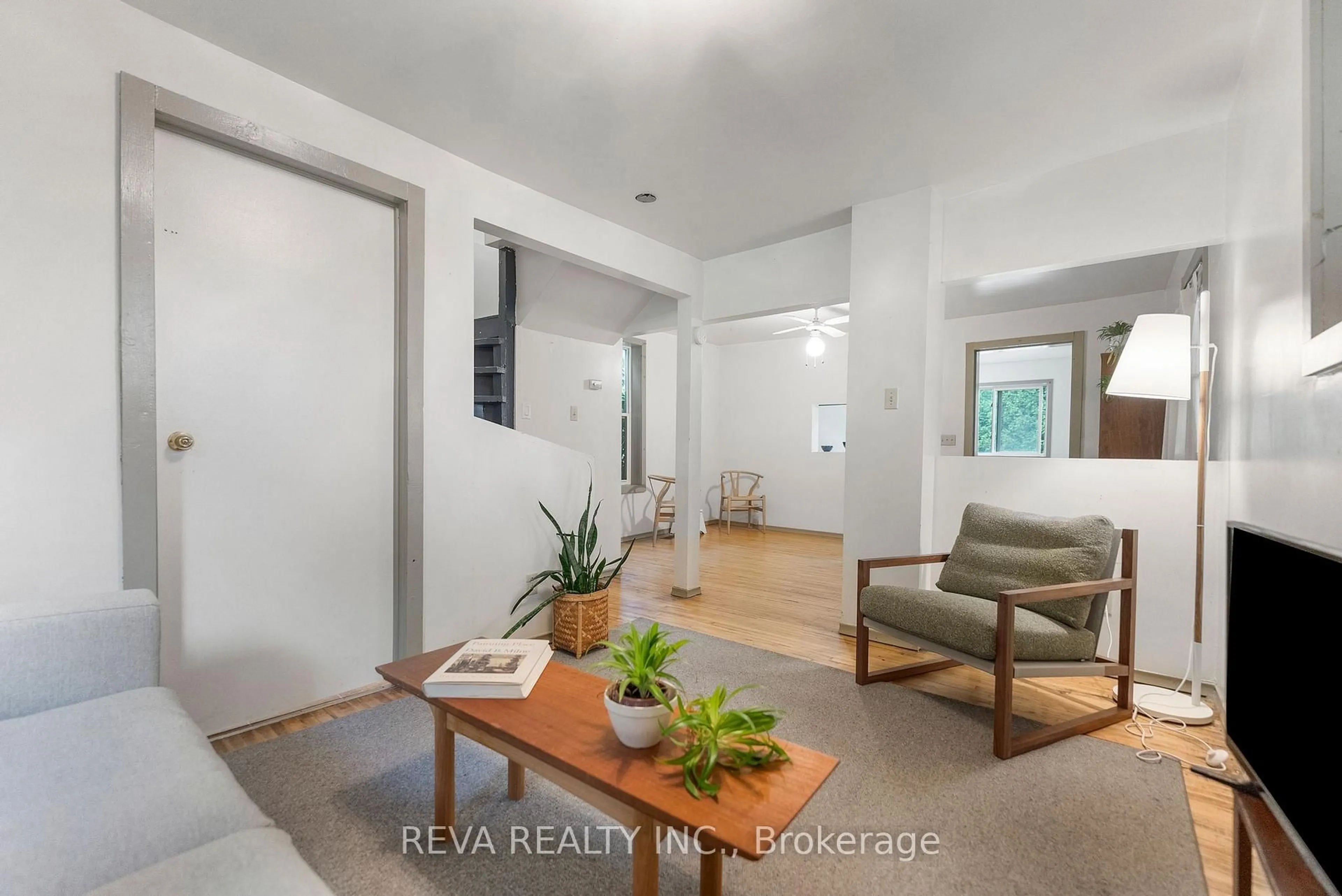 Indoor entryway for 78 Bridge St, Bancroft Ontario K0L 1C0