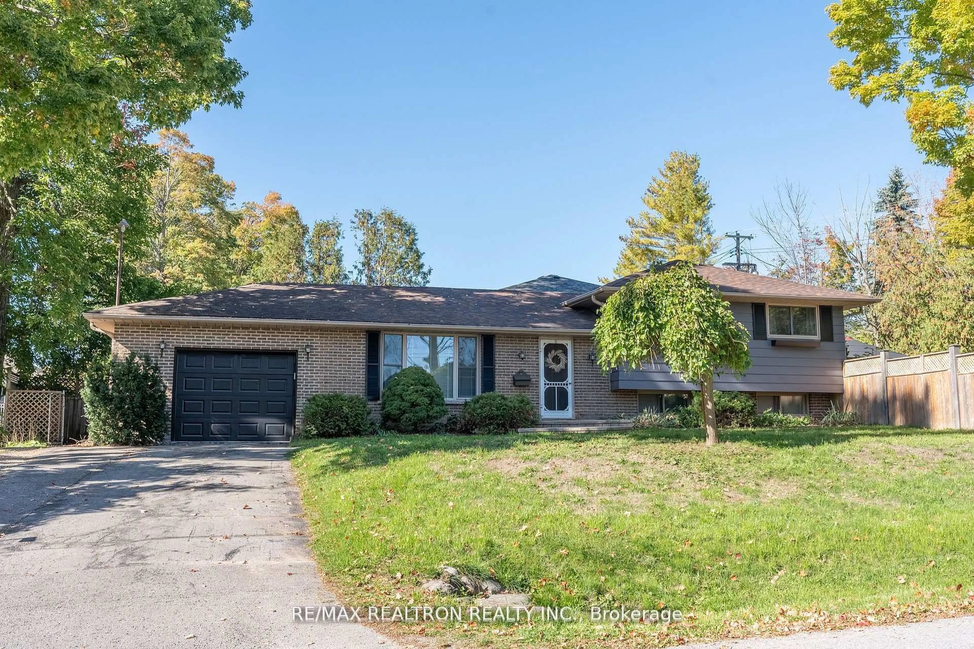 Home with brick exterior material, street for 323 Lindan Ave, Selwyn Ontario K9L 1K9