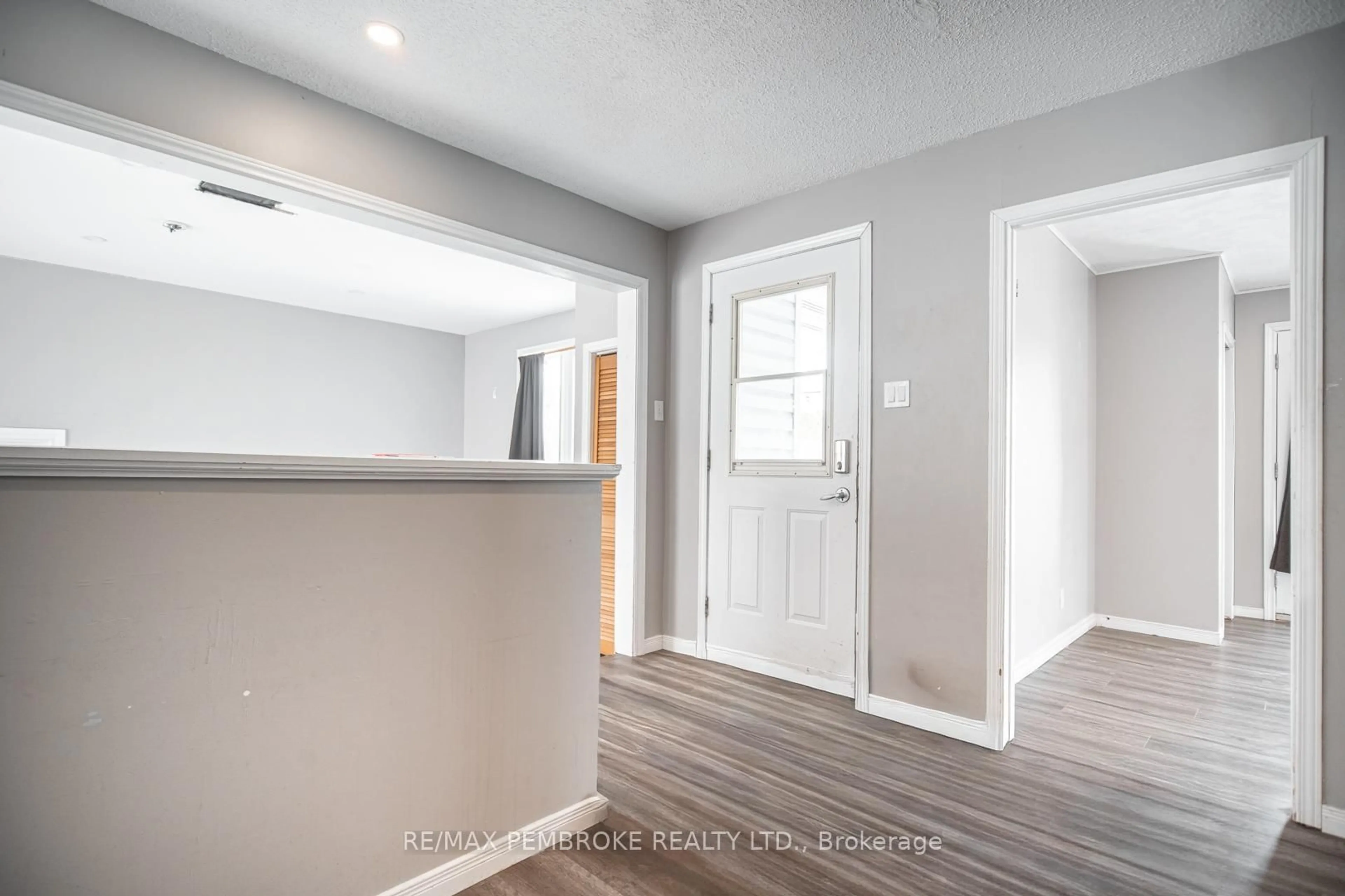 Unknown for 35 Mohns Ave, Petawawa Ontario K8H 2G7