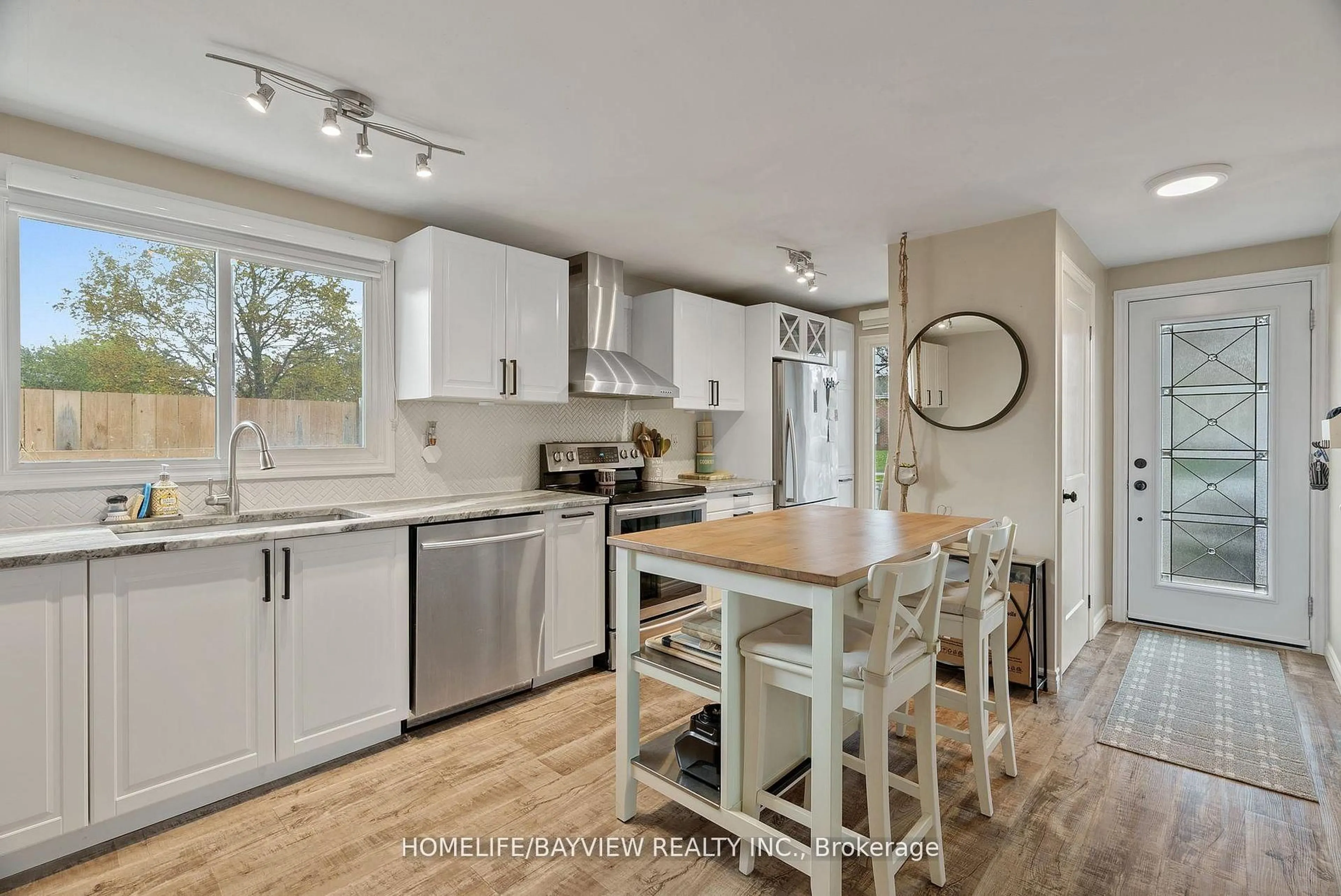 Open concept kitchen, unknown for 333 Preston Pkwy, Cambridge Ontario N3H 4Z4